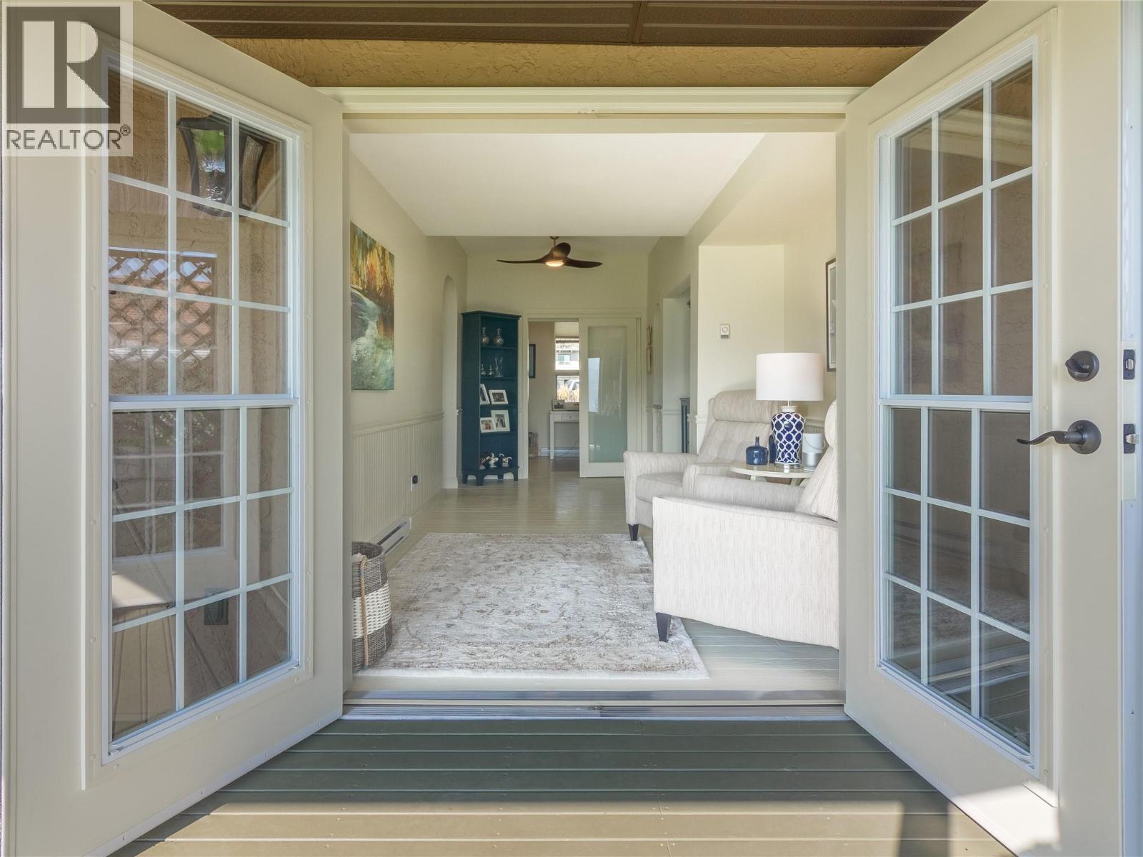 6207 Whinton Crescent, Peachland