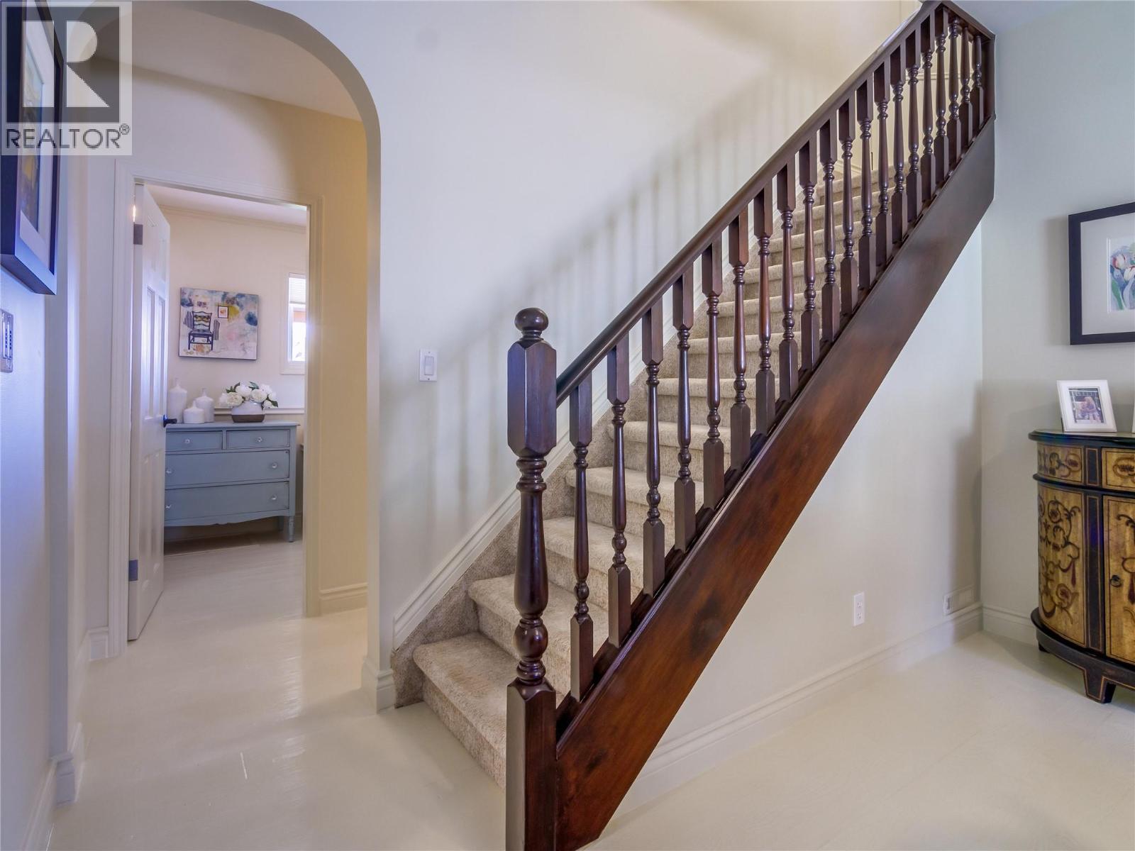 6207 Whinton Crescent, Peachland