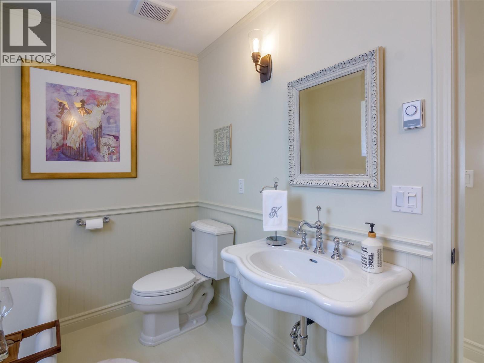 6207 Whinton Crescent, Peachland