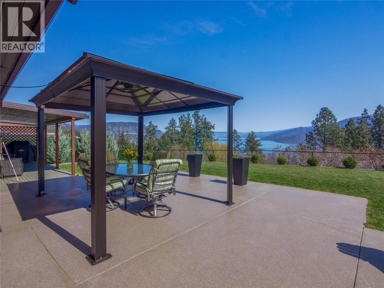 6207 Whinton Crescent, Peachland