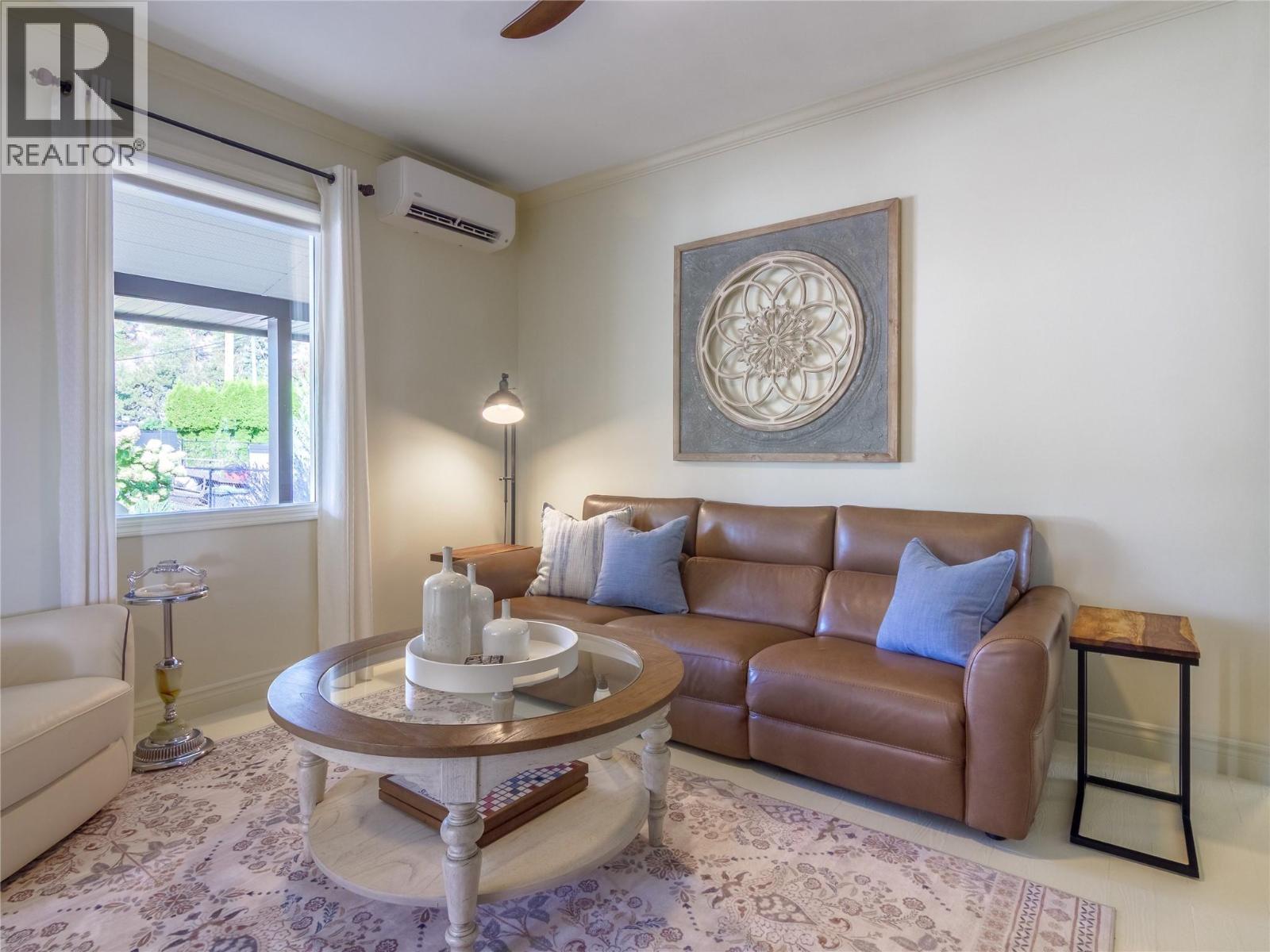 6207 Whinton Crescent, Peachland