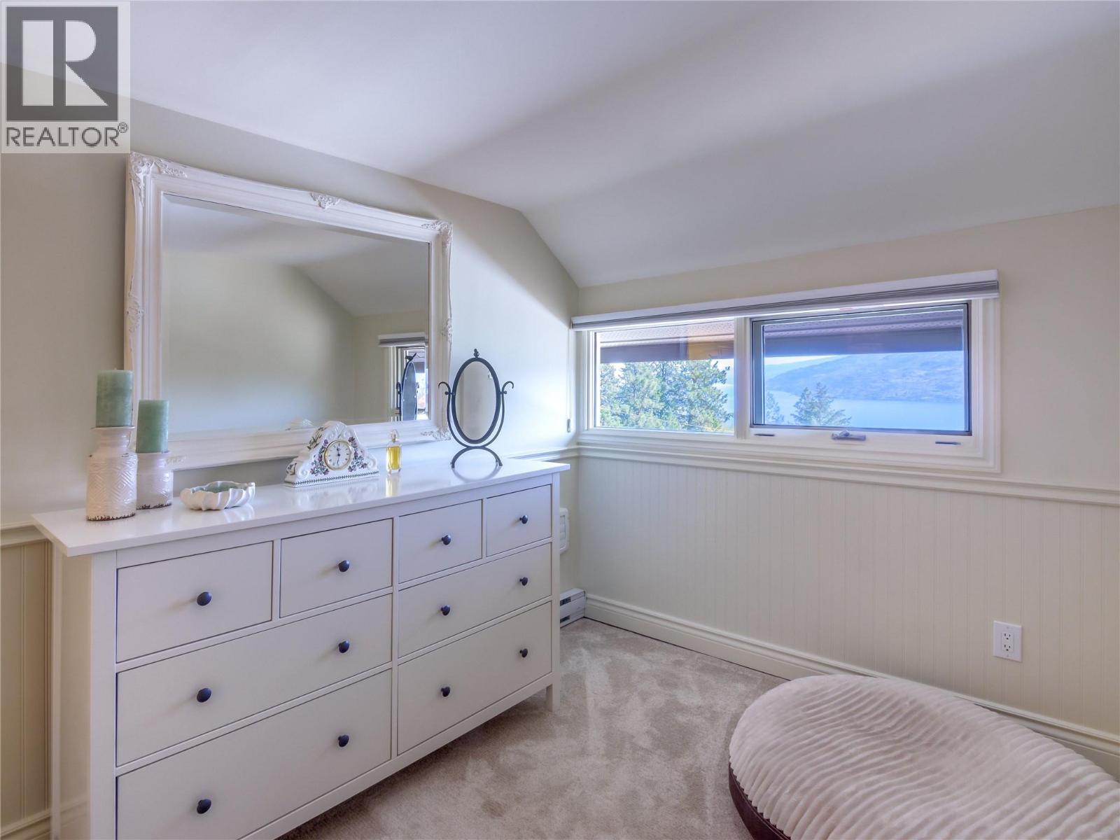 6207 Whinton Crescent, Peachland