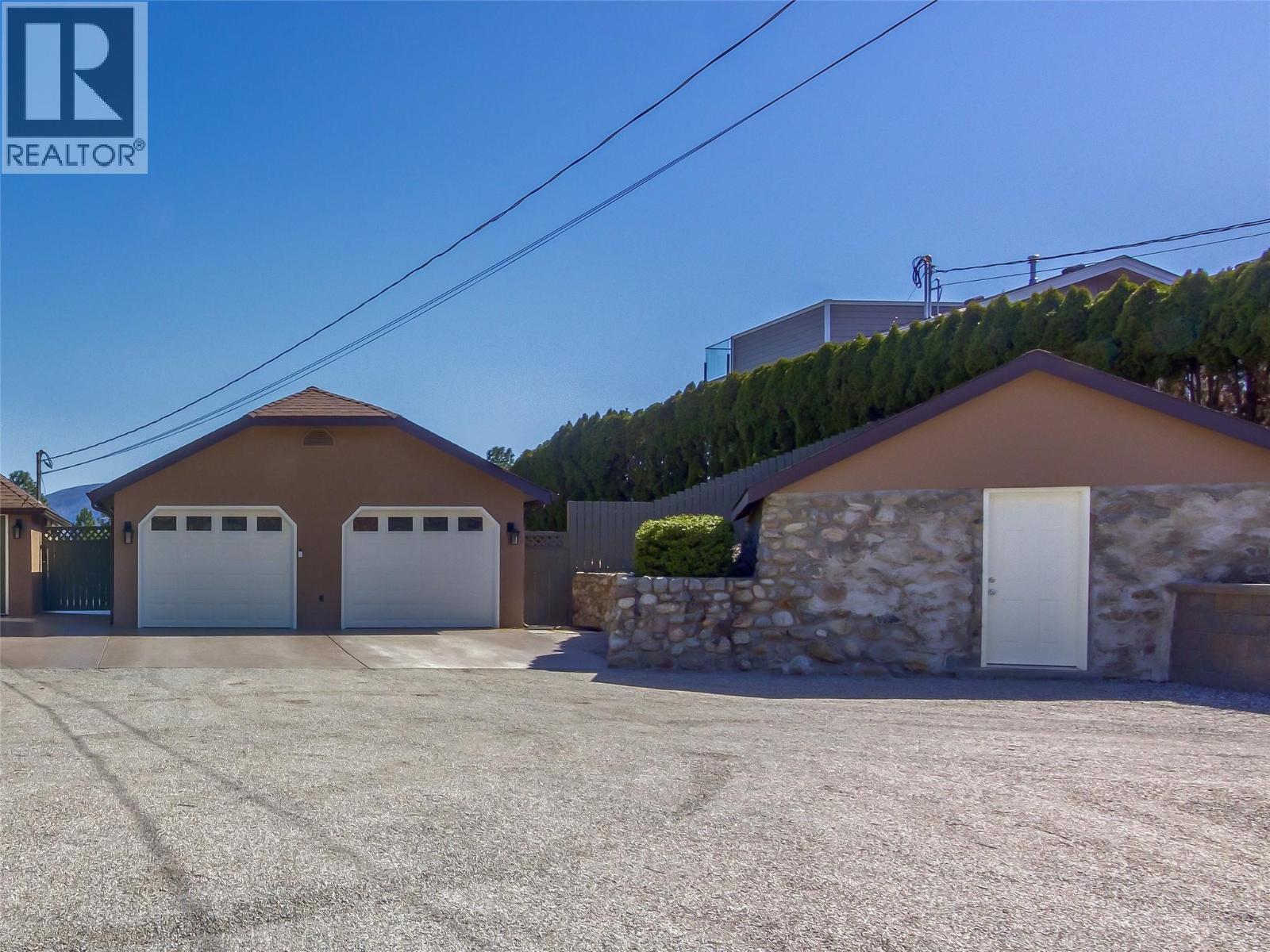 6207 Whinton Crescent, Peachland