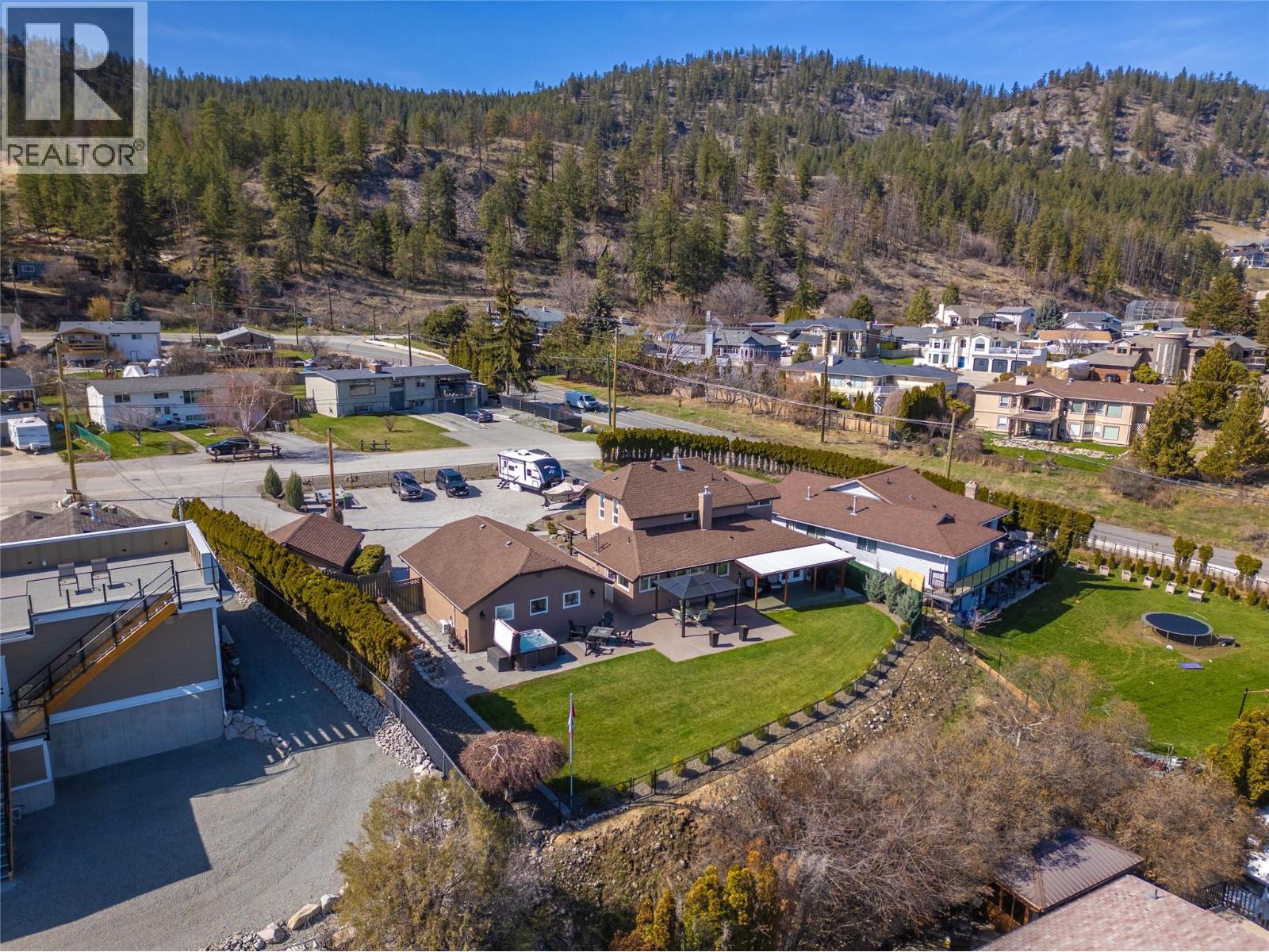 6207 Whinton Crescent, Peachland