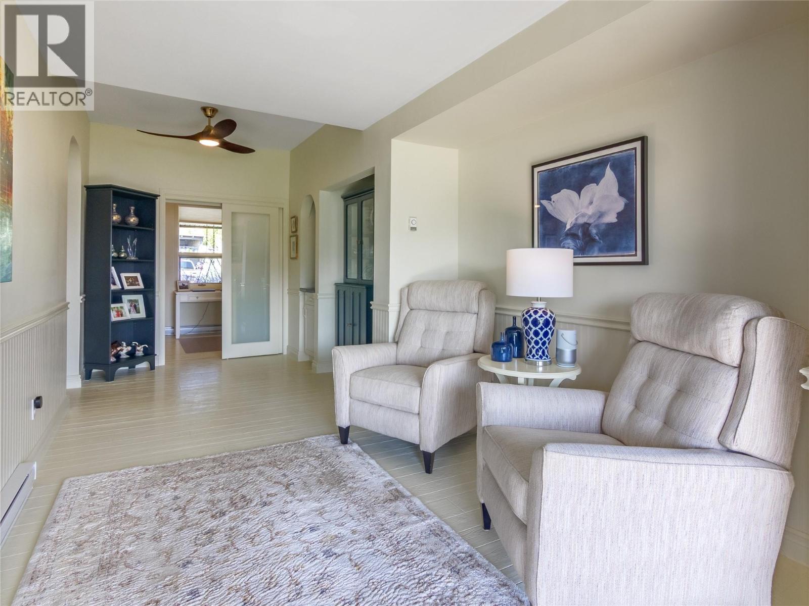 6207 Whinton Crescent, Peachland