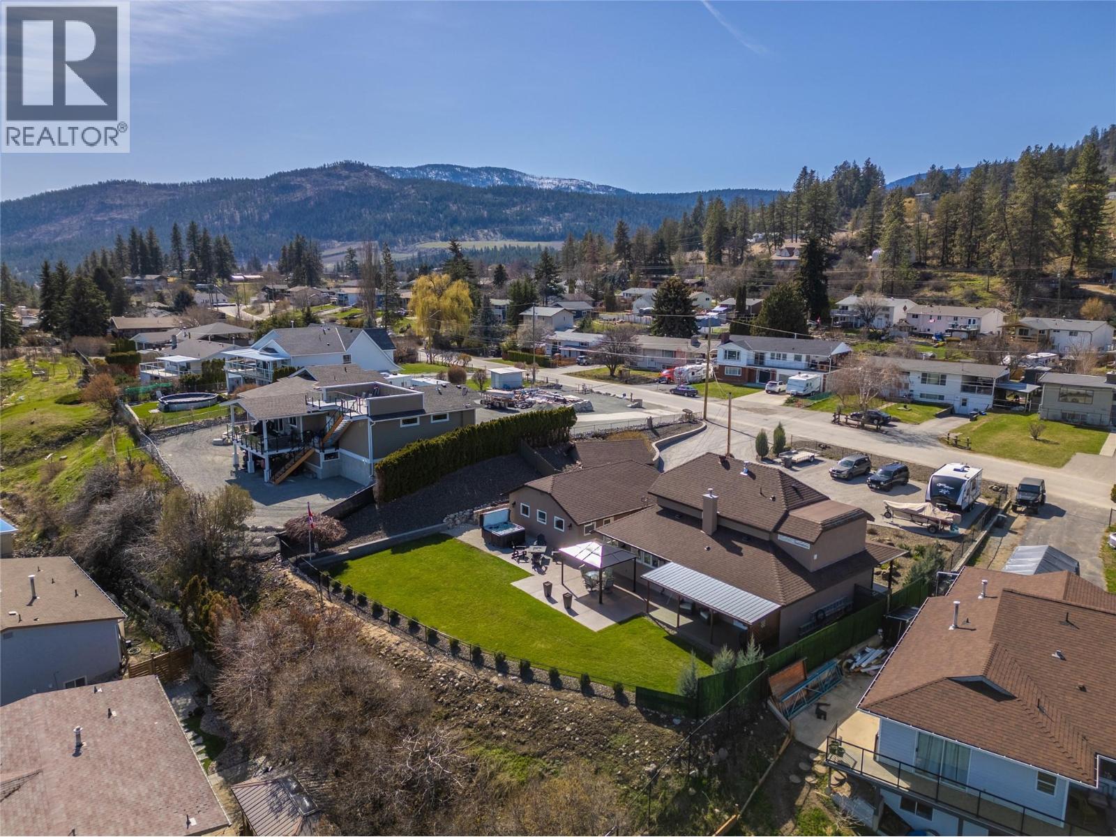6207 Whinton Crescent, Peachland