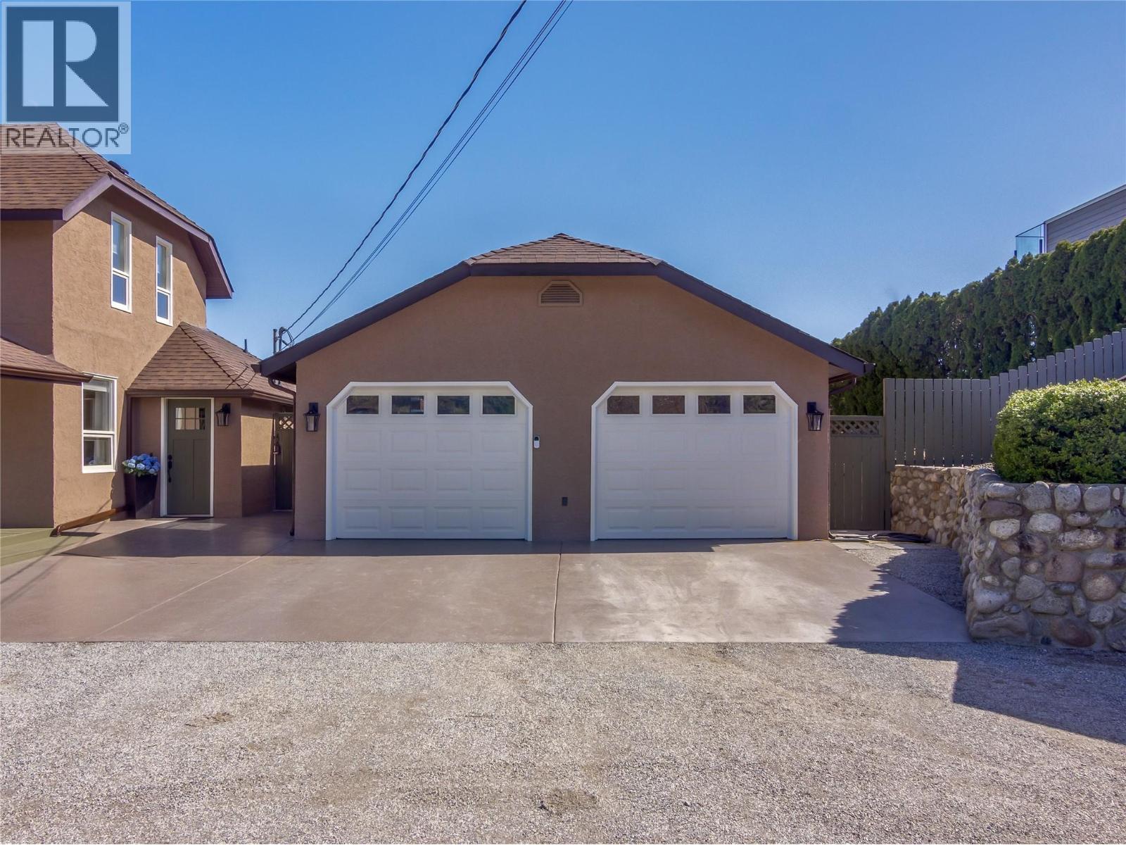 6207 Whinton Crescent, Peachland