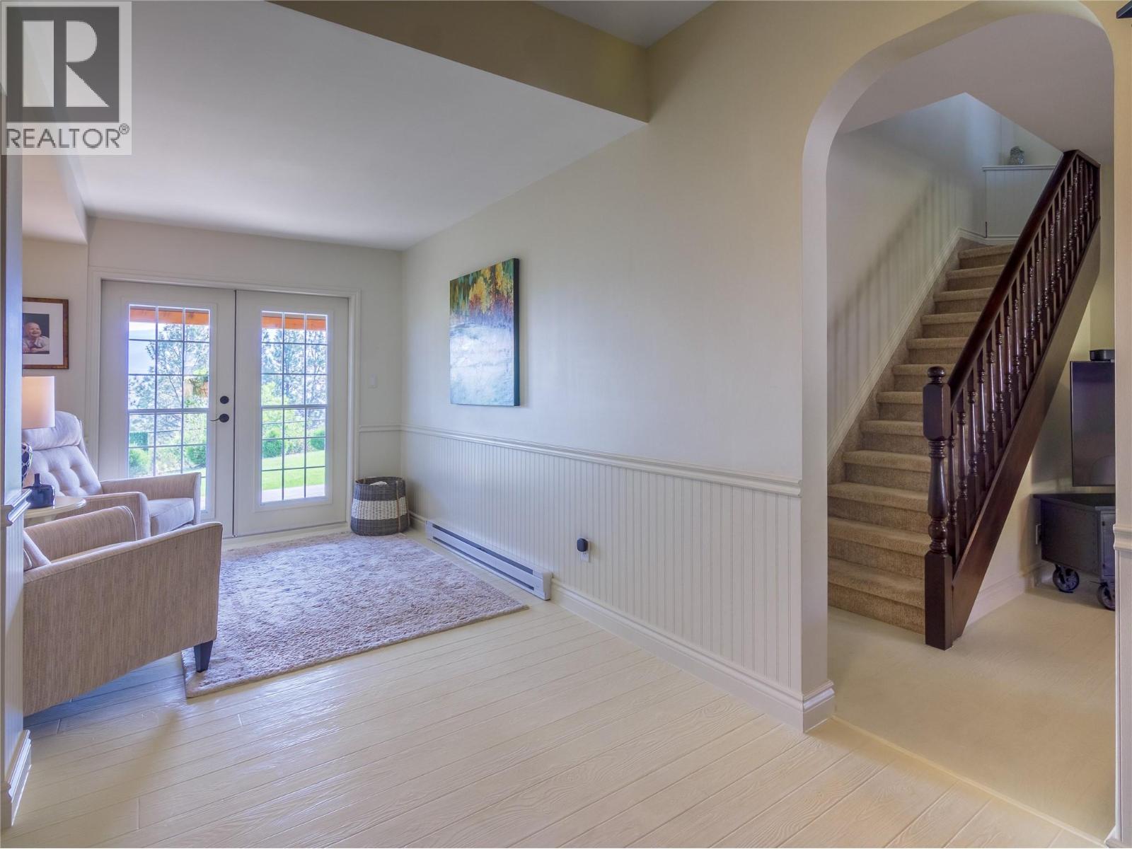 6207 Whinton Crescent, Peachland