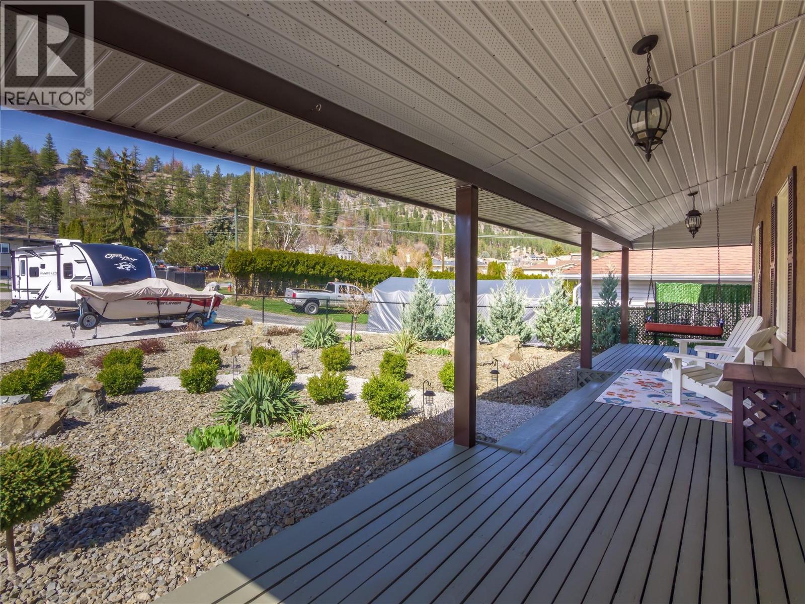 6207 Whinton Crescent, Peachland