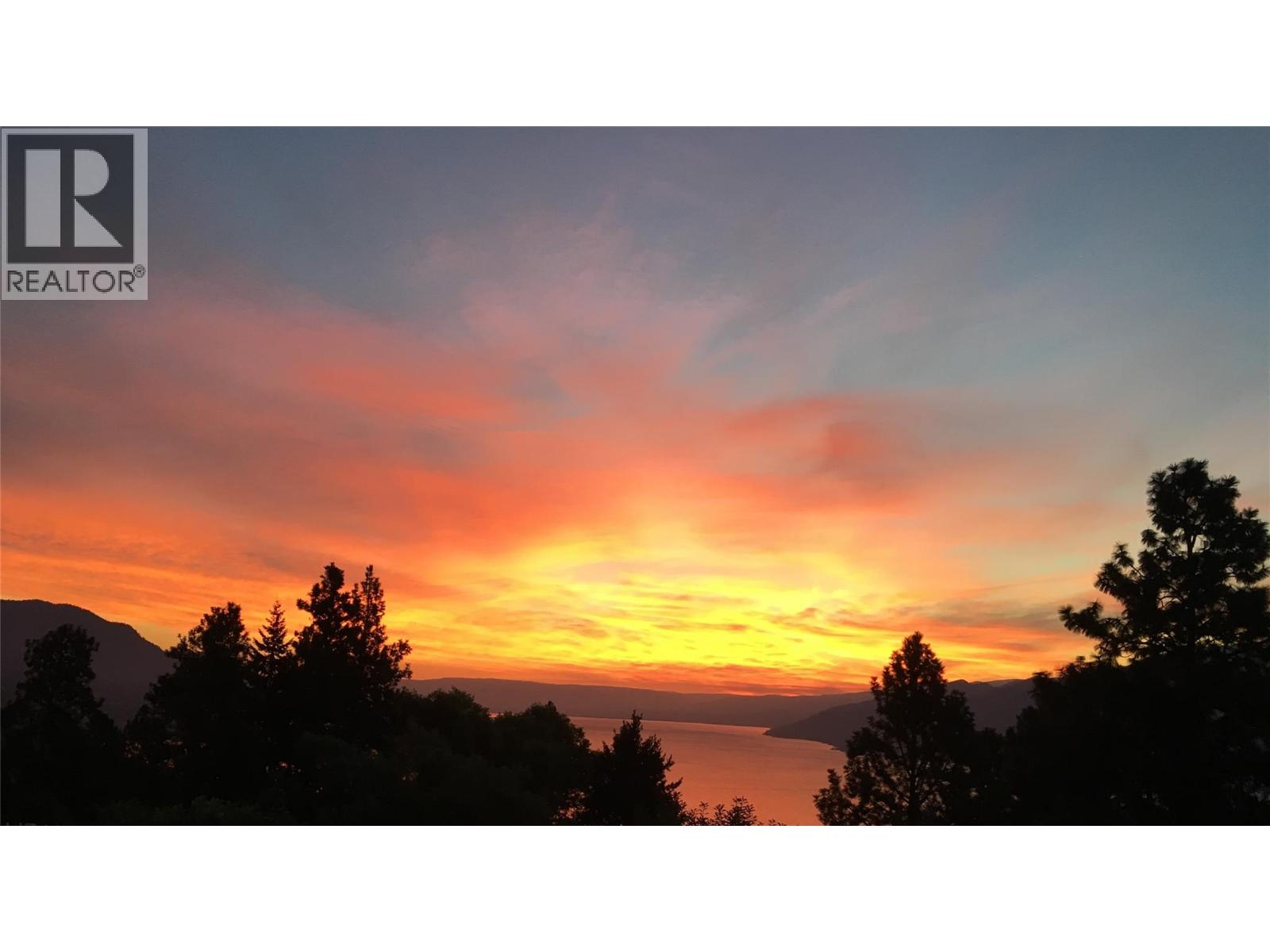 6207 Whinton Crescent, Peachland