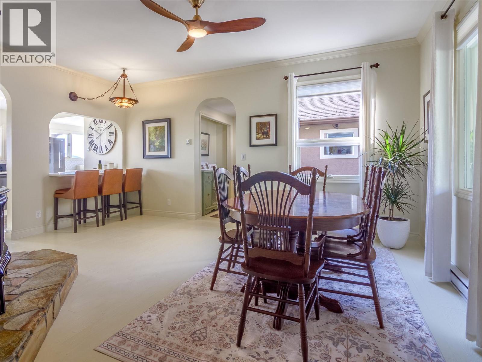 6207 Whinton Crescent, Peachland