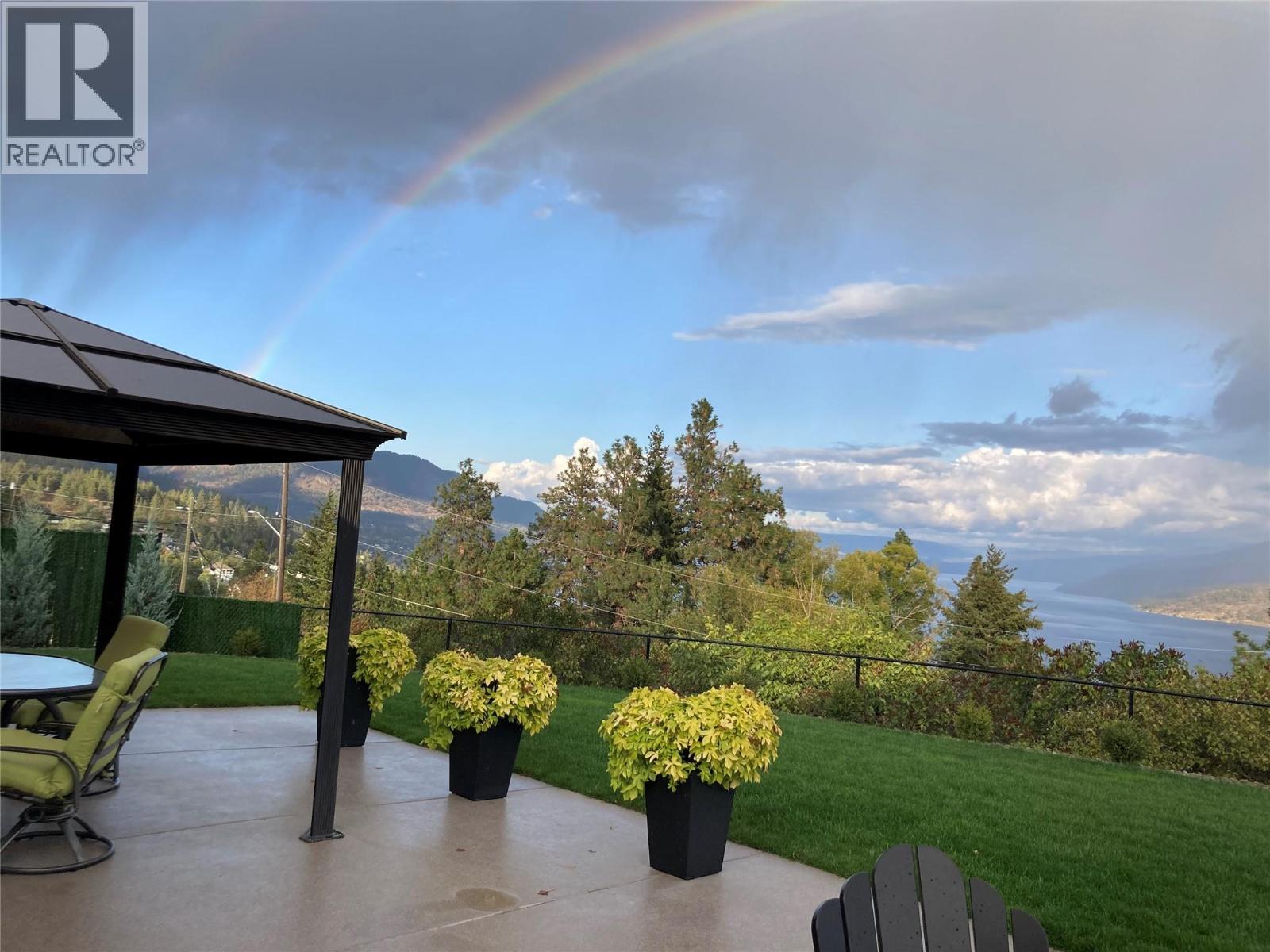 6207 Whinton Crescent, Peachland