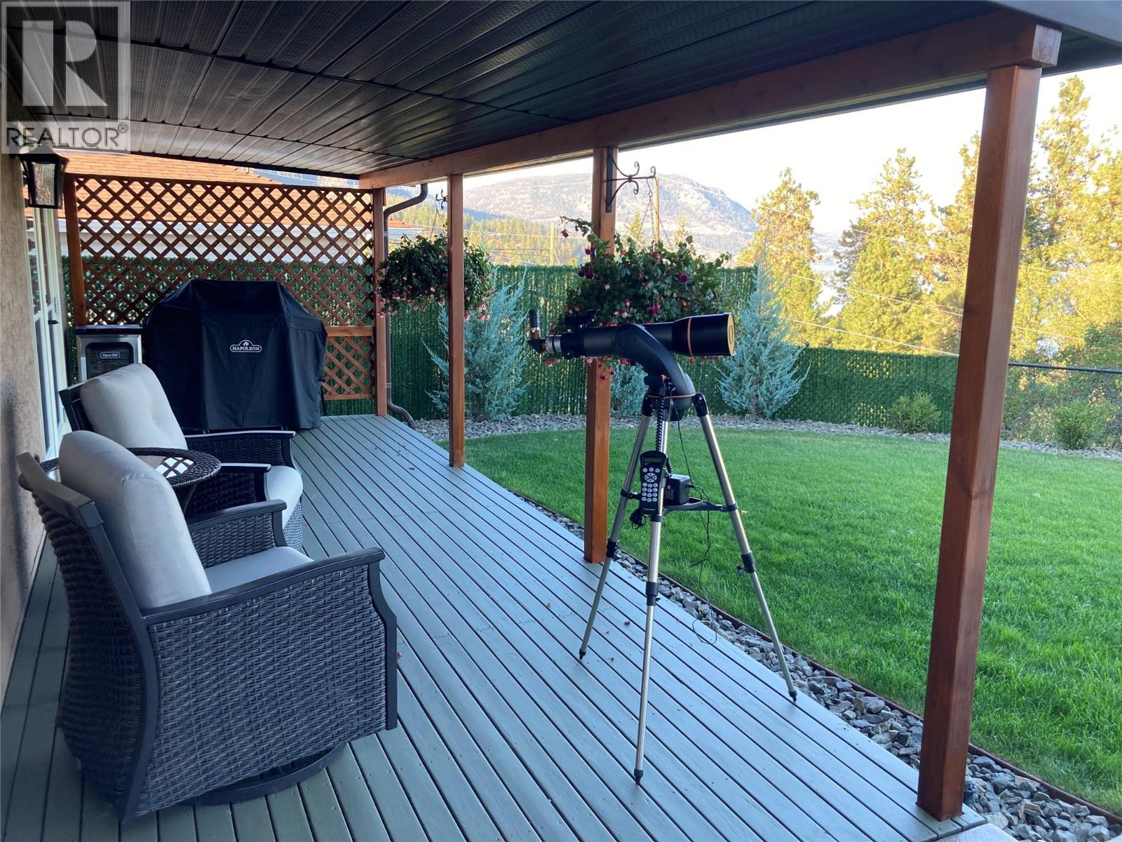 6207 Whinton Crescent, Peachland