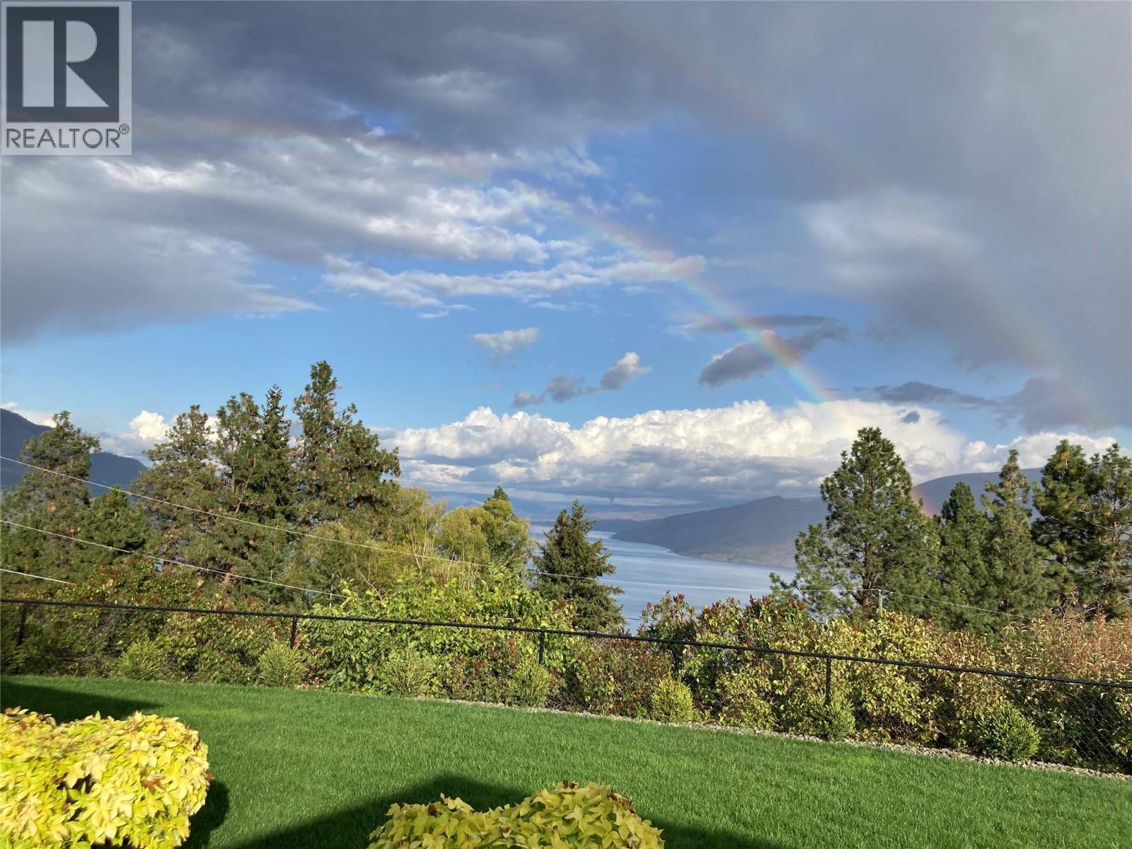 6207 Whinton Crescent, Peachland