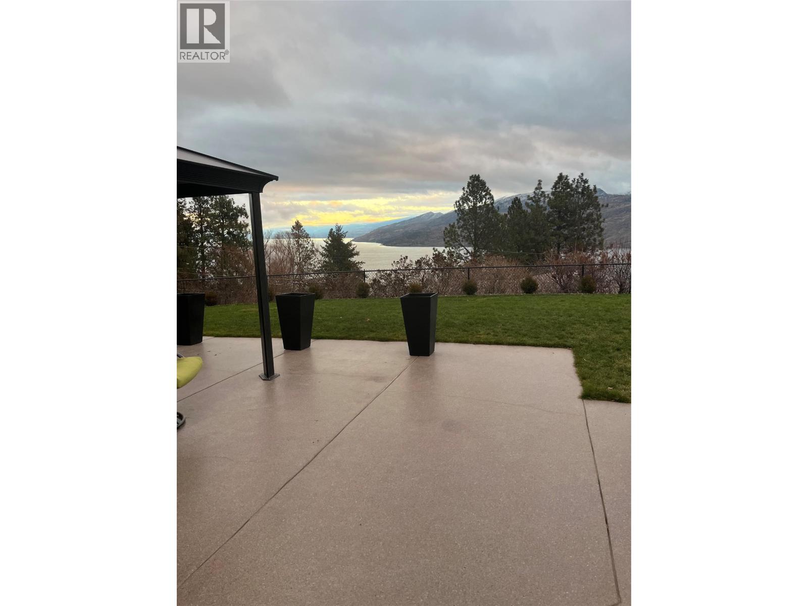 6207 Whinton Crescent, Peachland