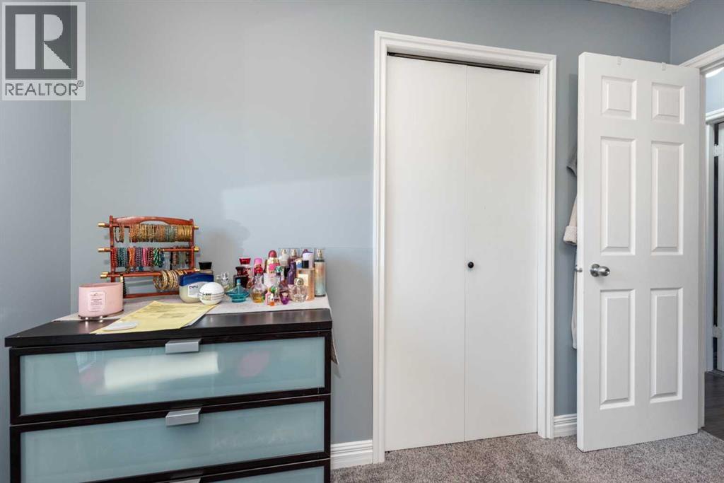 Single Family House Bi-level for Sale in  Whitehaven Road NE Whitehorn Calgary 