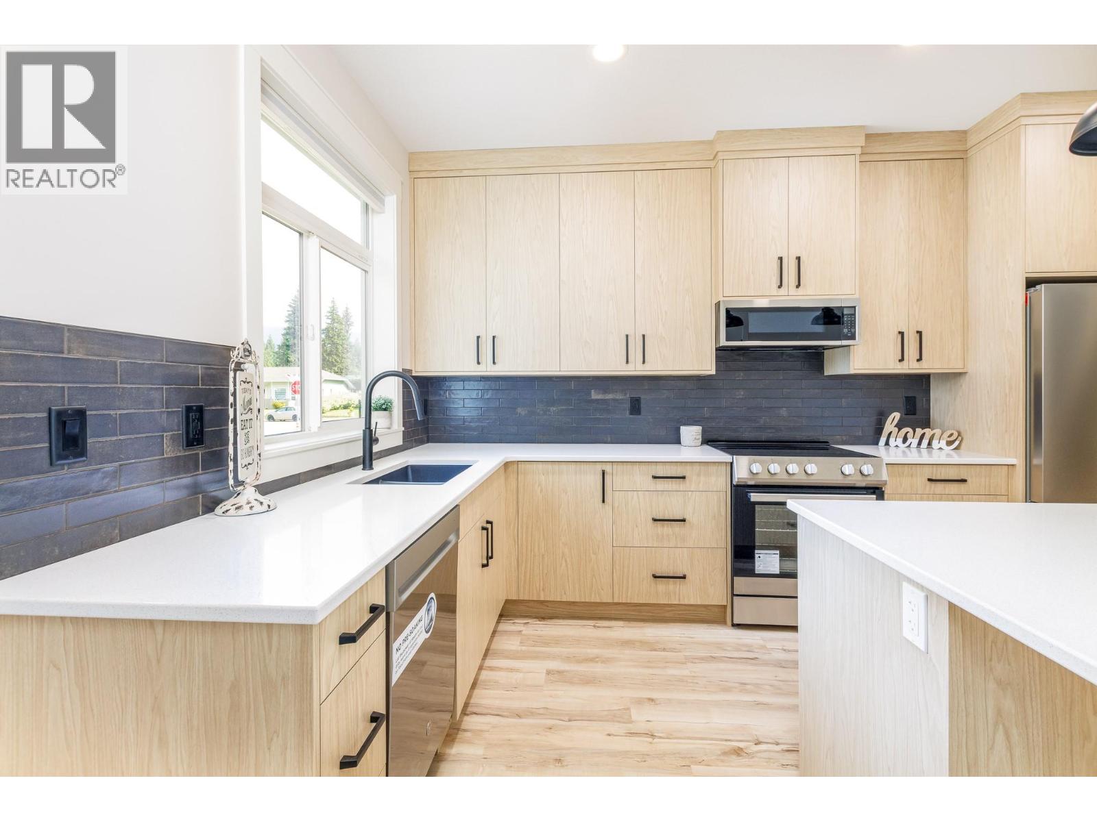 2374 6 Avenue SE, Salmon Arm