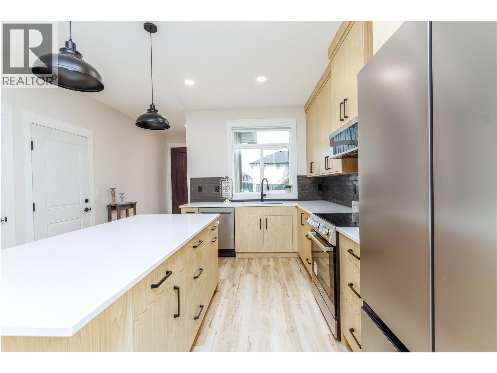 2374 6 Avenue SE, Salmon Arm