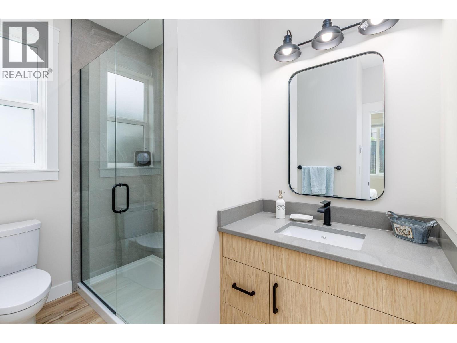 2374 6 Avenue SE, Salmon Arm