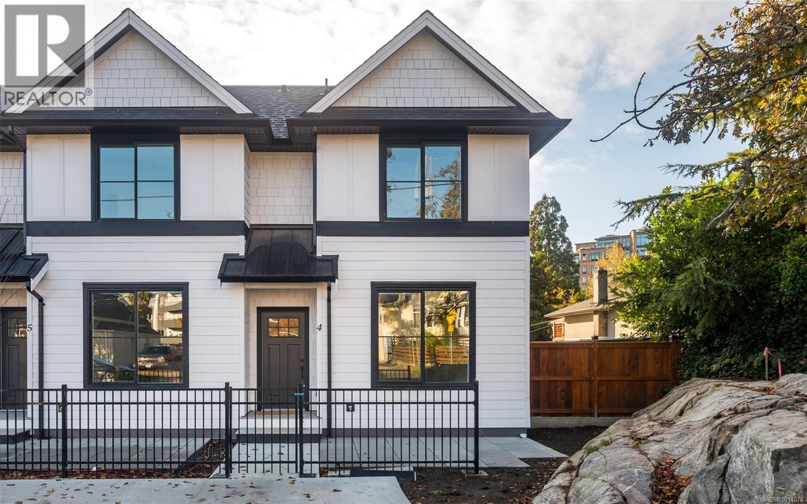 4 820 Dunsmuir Road, Esquimalt
