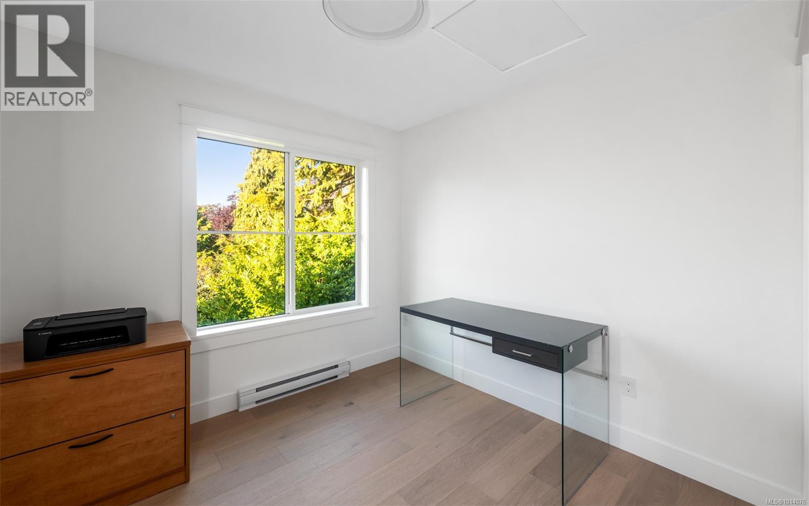 4 820 Dunsmuir Road, Esquimalt