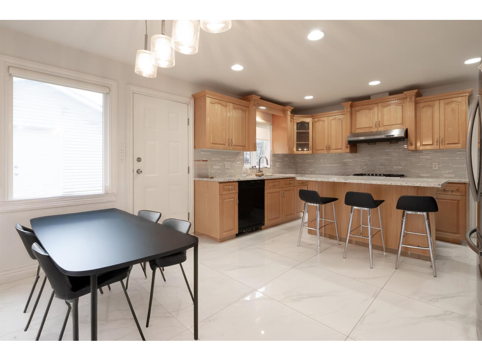 1388 LEE STREET, White Rock