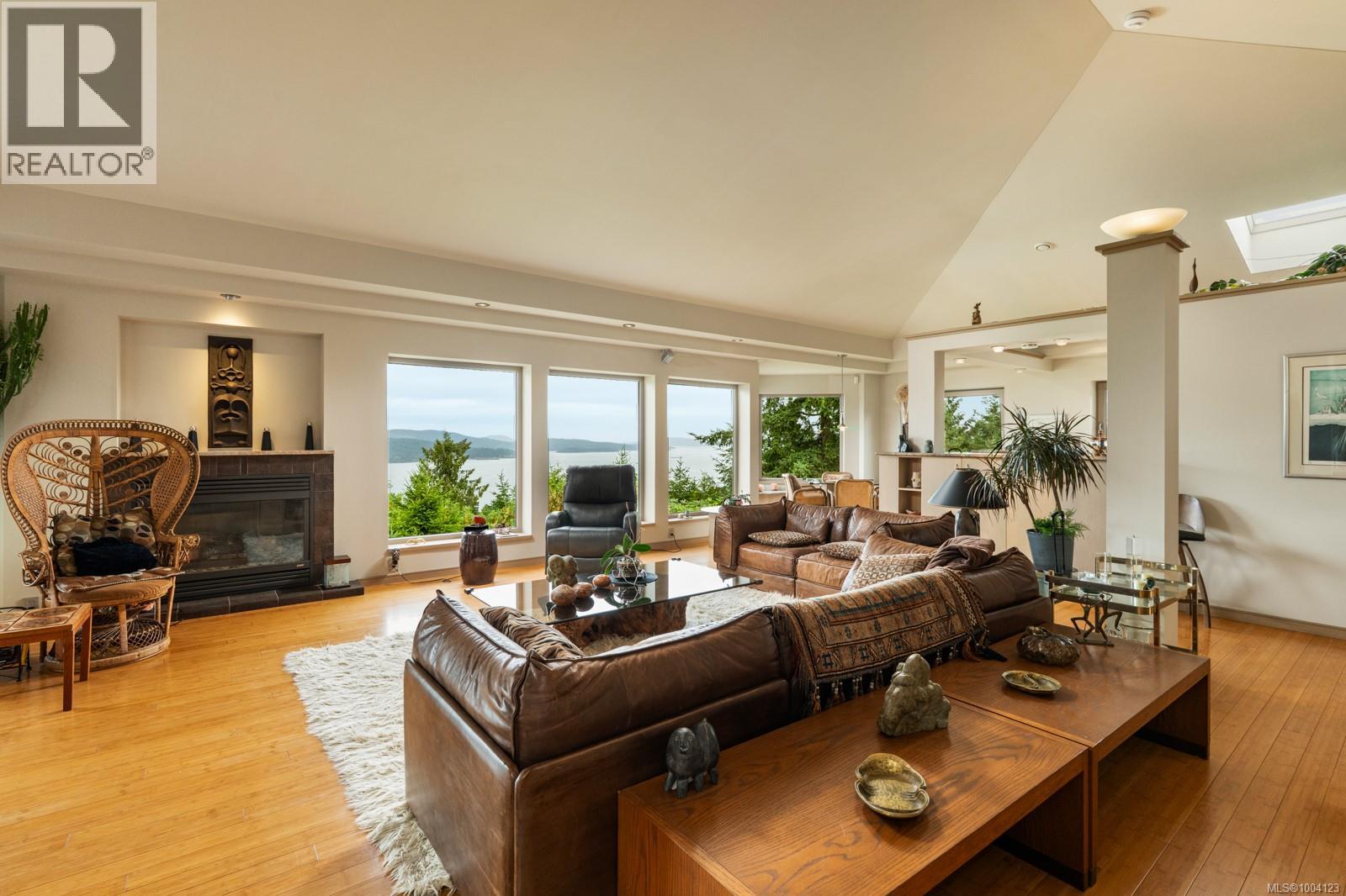 11406 Sycamore Dr, North Saanich