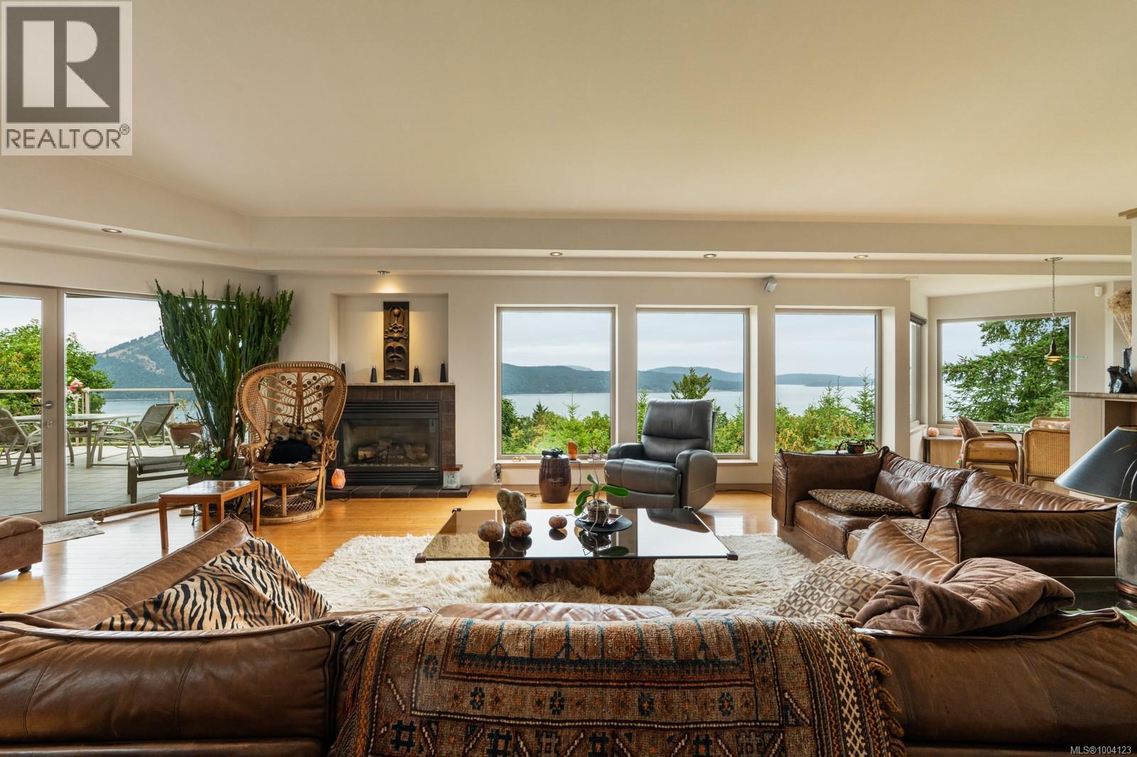 11406 Sycamore Dr, North Saanich
