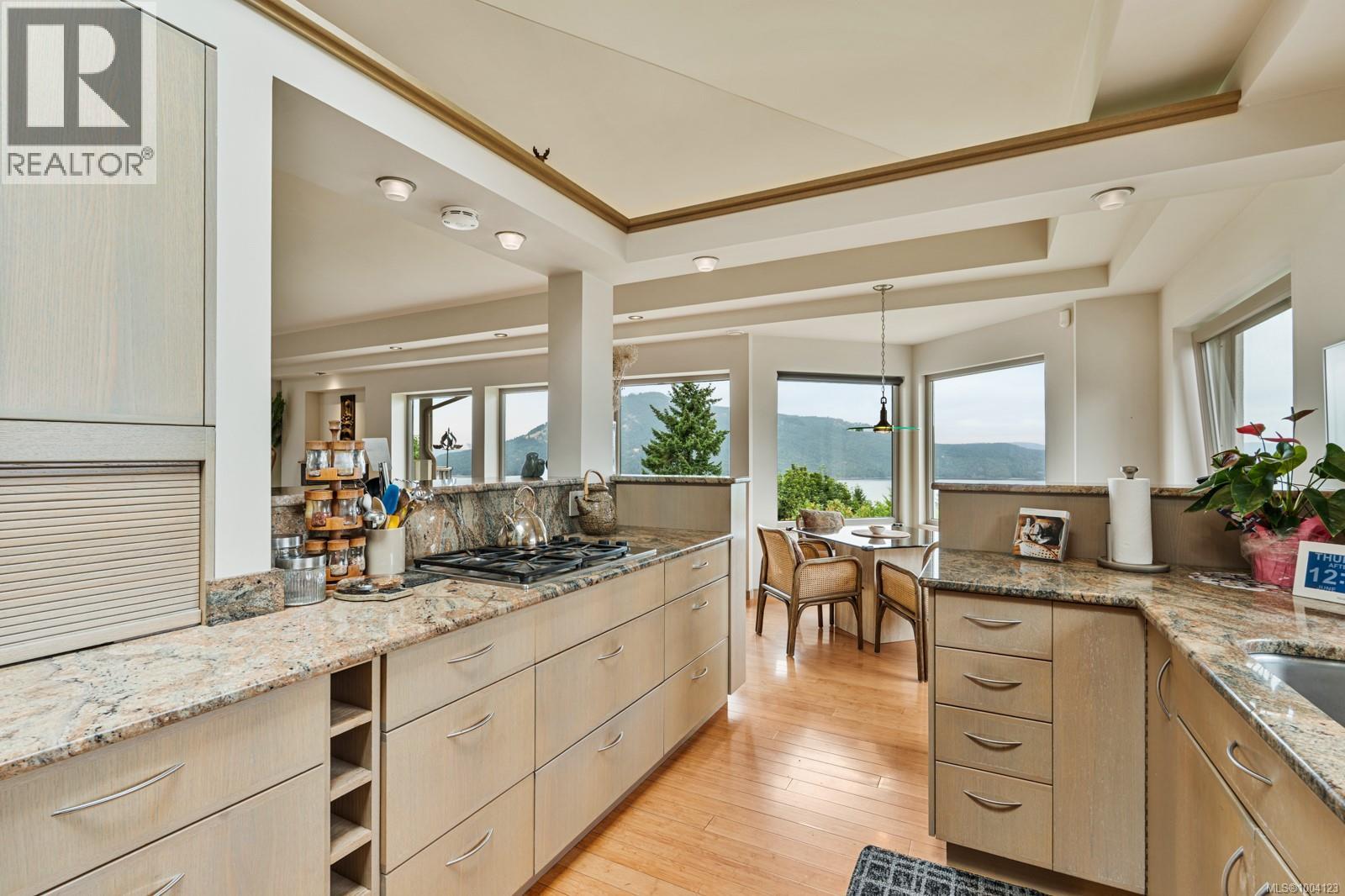 11406 Sycamore Dr, North Saanich