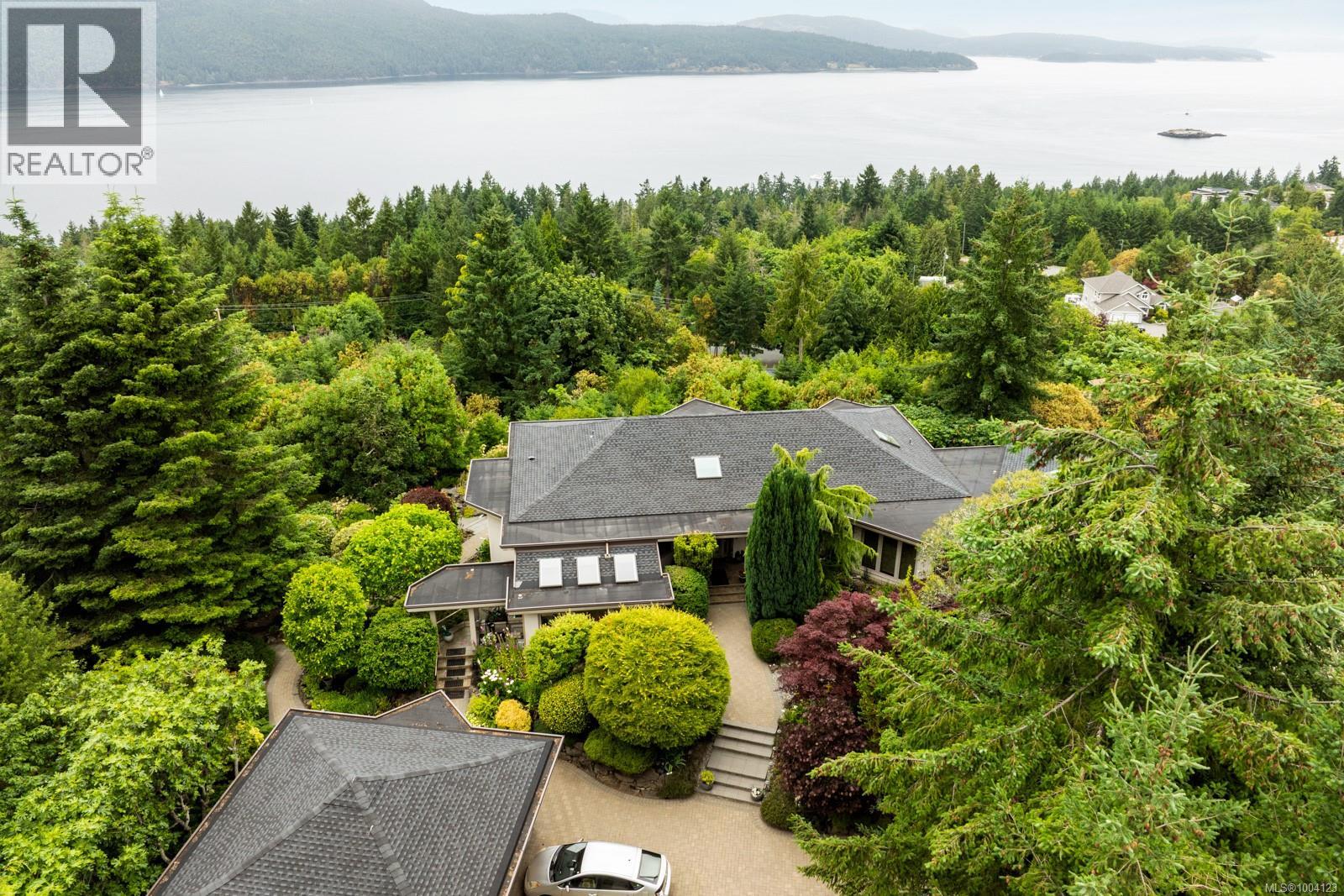 11406 Sycamore Dr, North Saanich