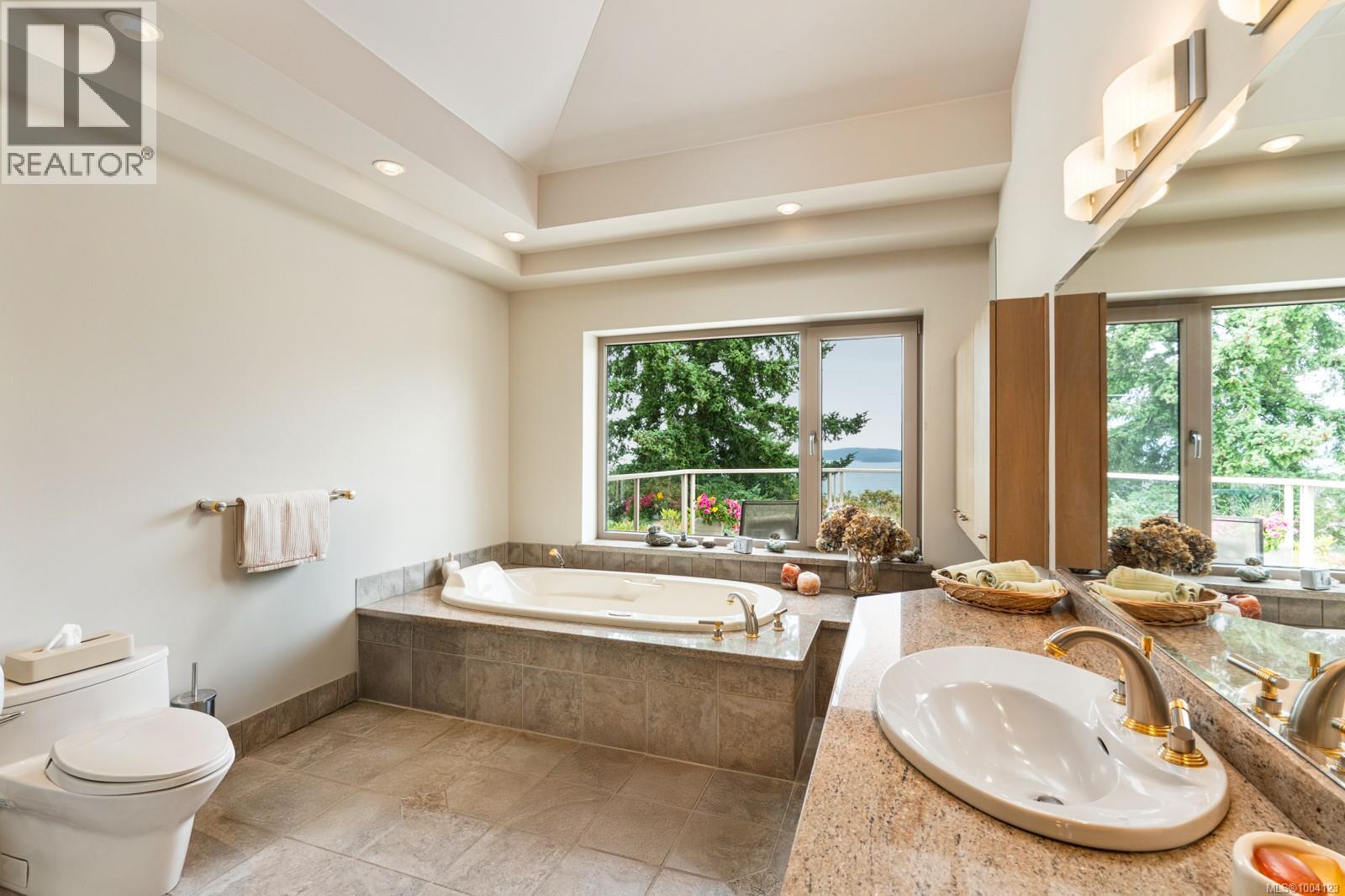 11406 Sycamore Dr, North Saanich