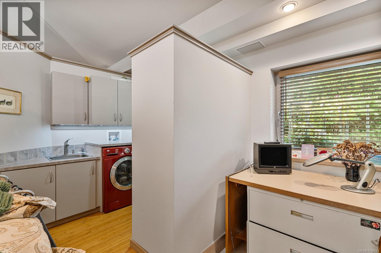 11406 Sycamore Dr, North Saanich