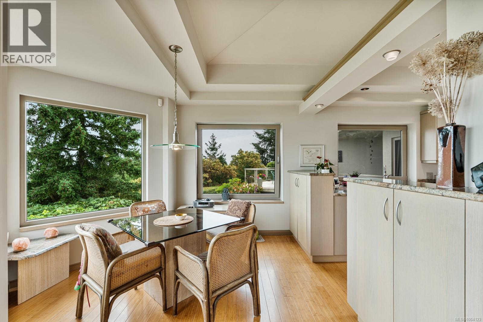 11406 Sycamore Dr, North Saanich