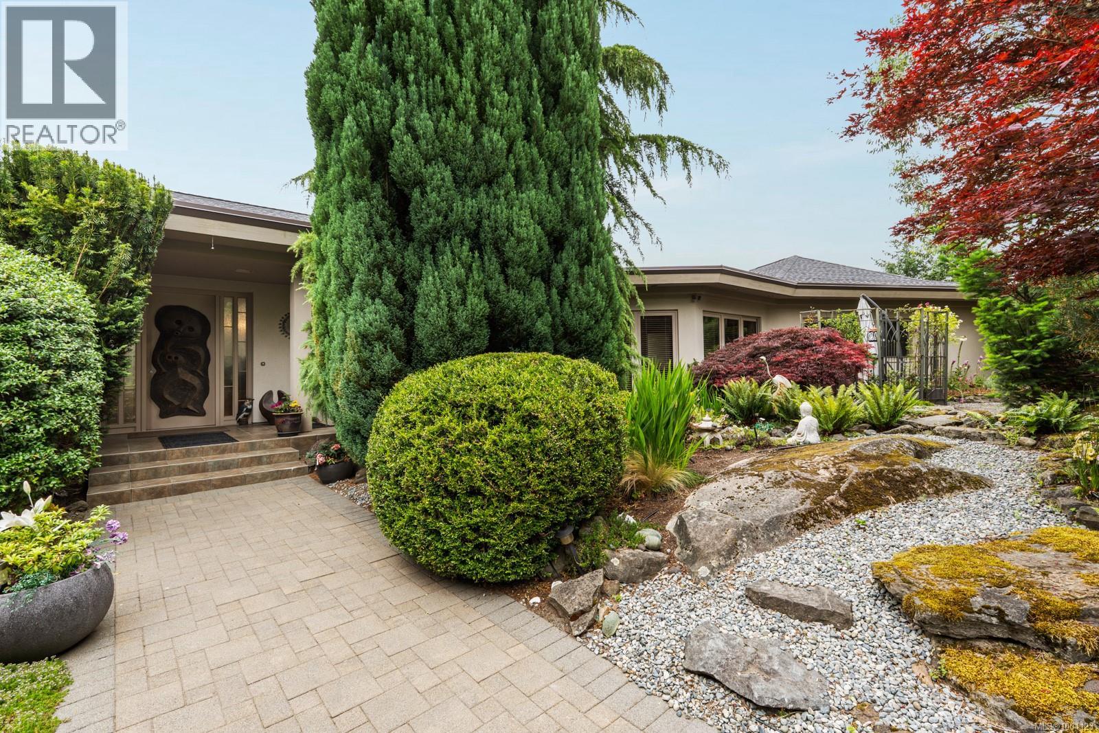 11406 Sycamore Dr, North Saanich