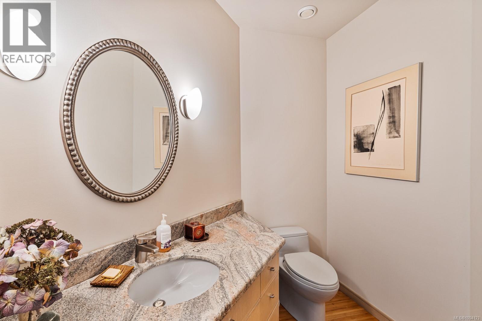 11406 Sycamore Dr, North Saanich