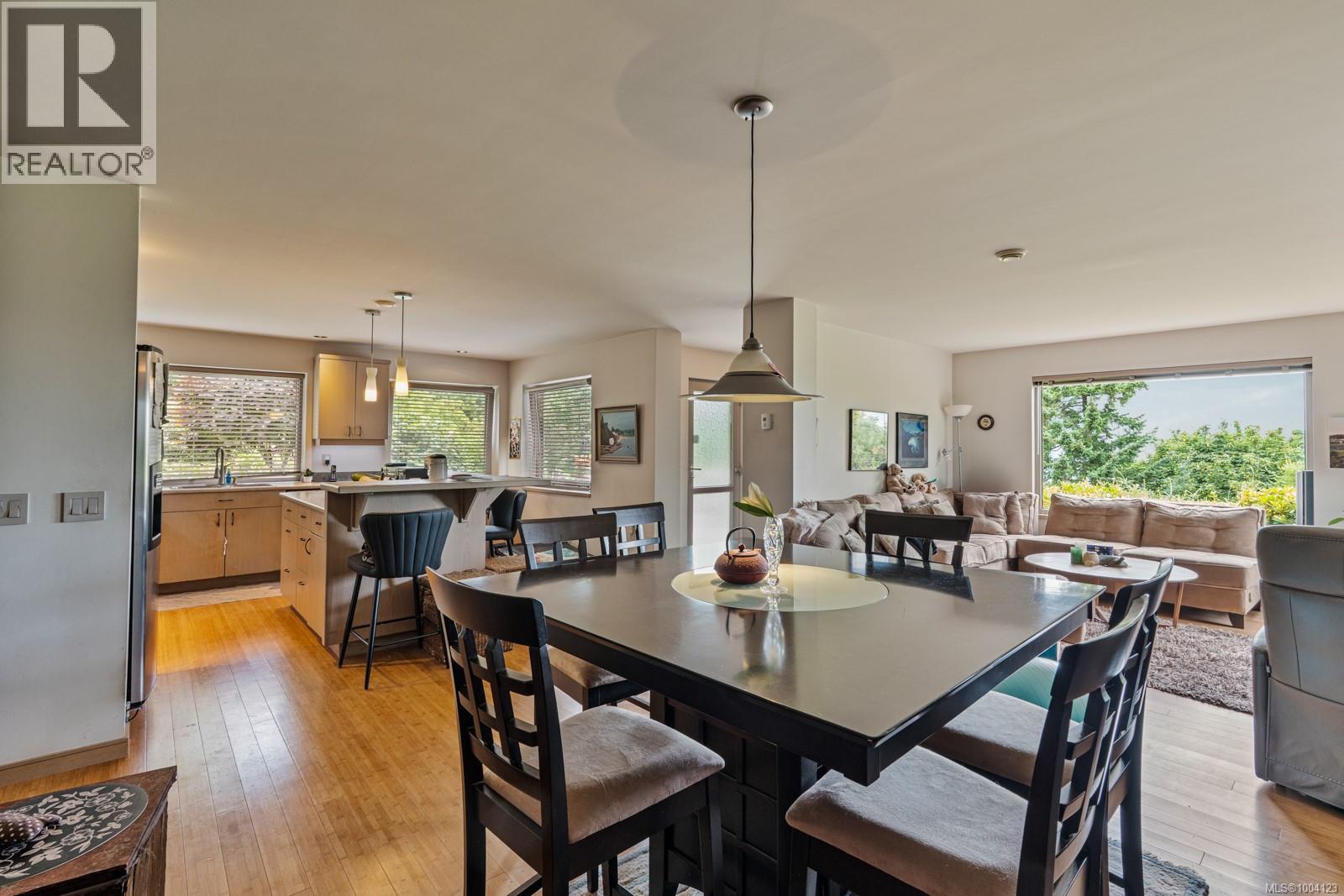 11406 Sycamore Dr, North Saanich