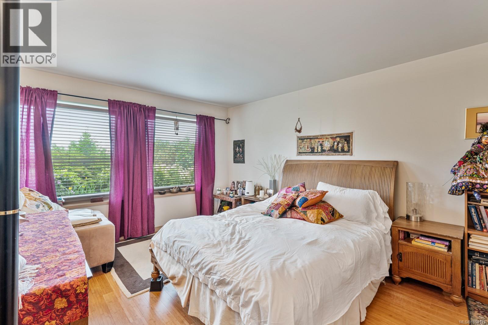 11406 Sycamore Dr, North Saanich