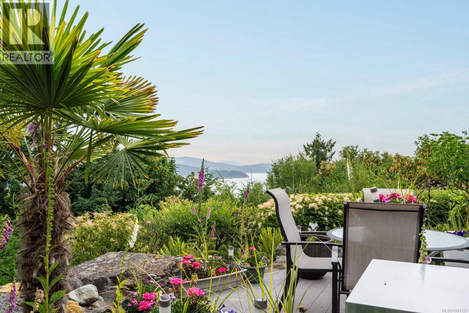 11406 Sycamore Dr, North Saanich