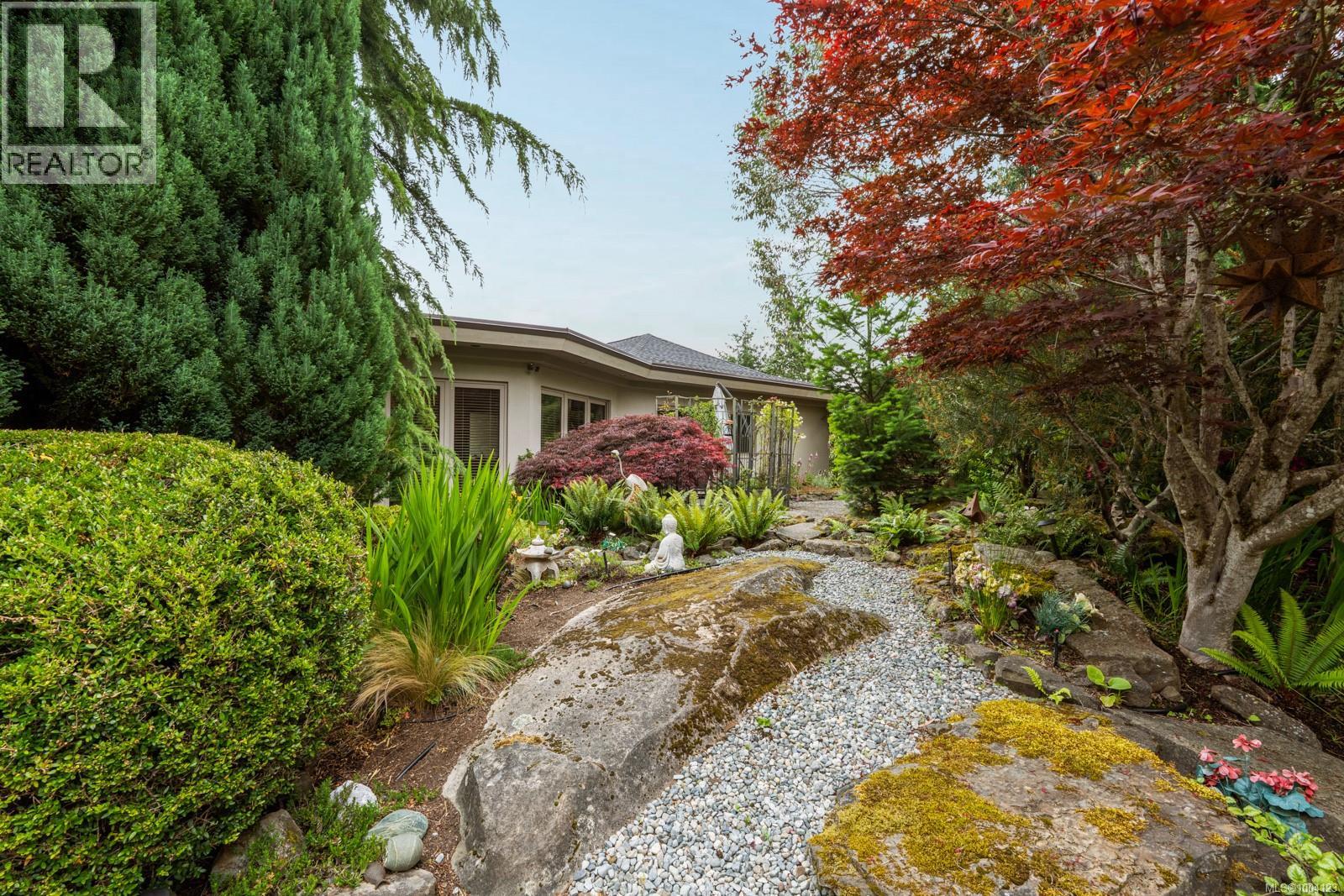 11406 Sycamore Dr, North Saanich