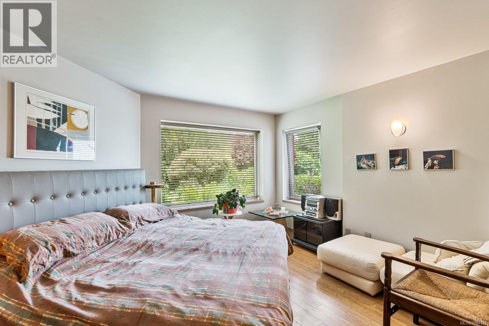11406 Sycamore Dr, North Saanich