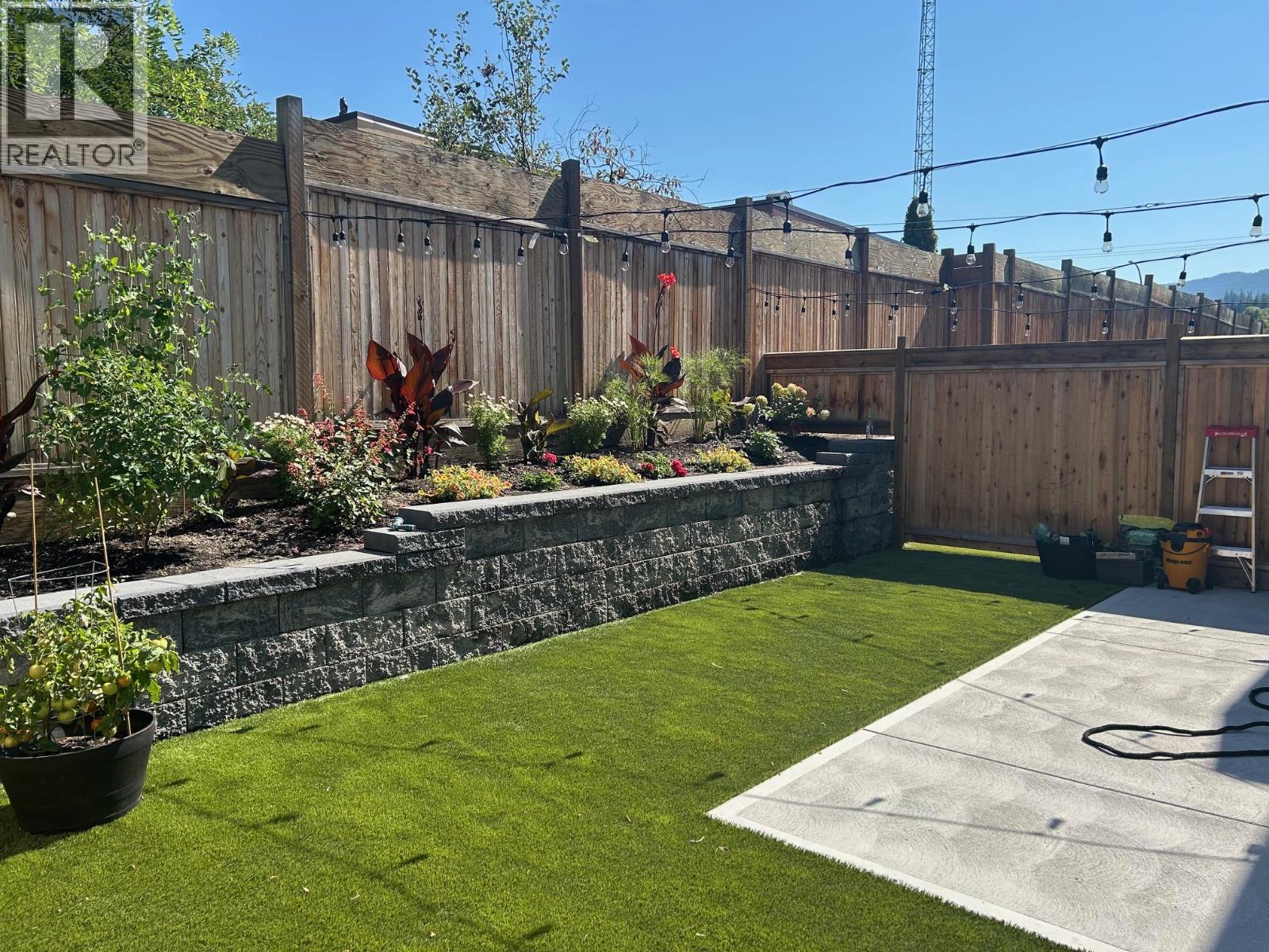 4 1910 11 Avenue Northeast, Salmon Arm