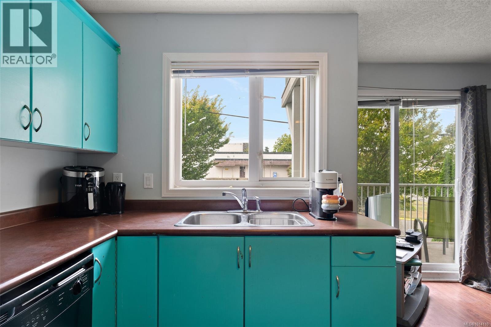 205 885 Ellery St, Esquimalt