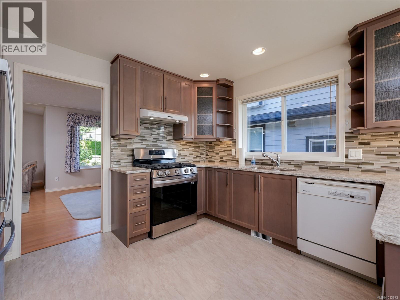  877 Beckwith Avenue, Saanich