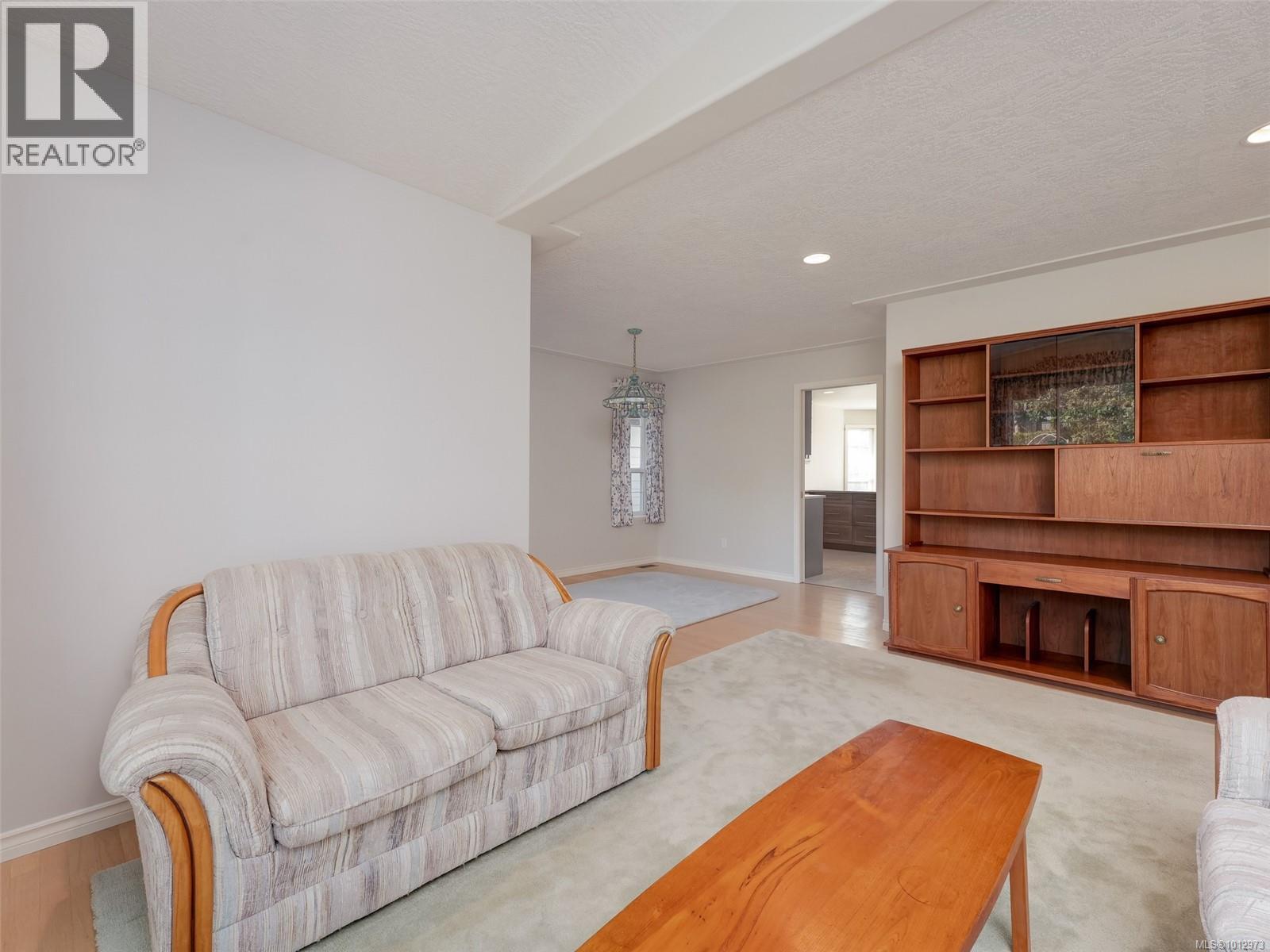  877 Beckwith Avenue, Saanich