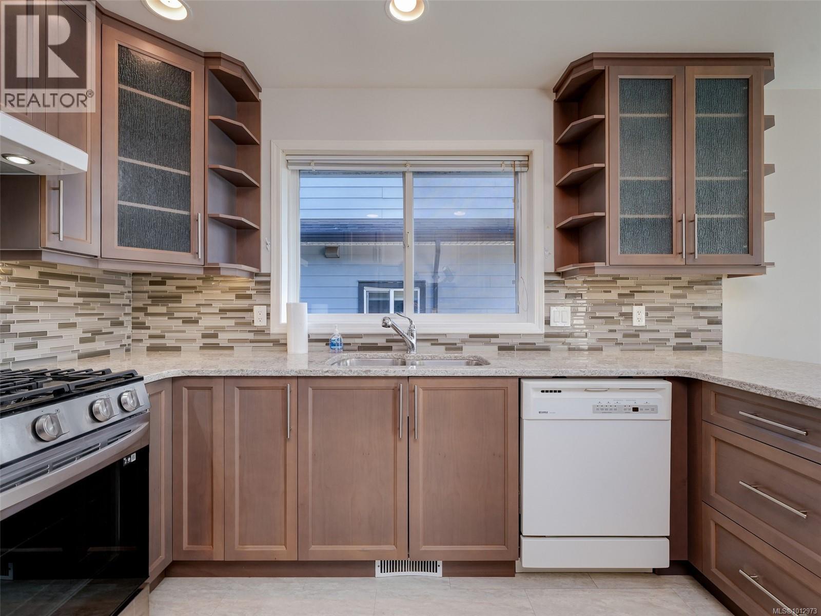  877 Beckwith Avenue, Saanich