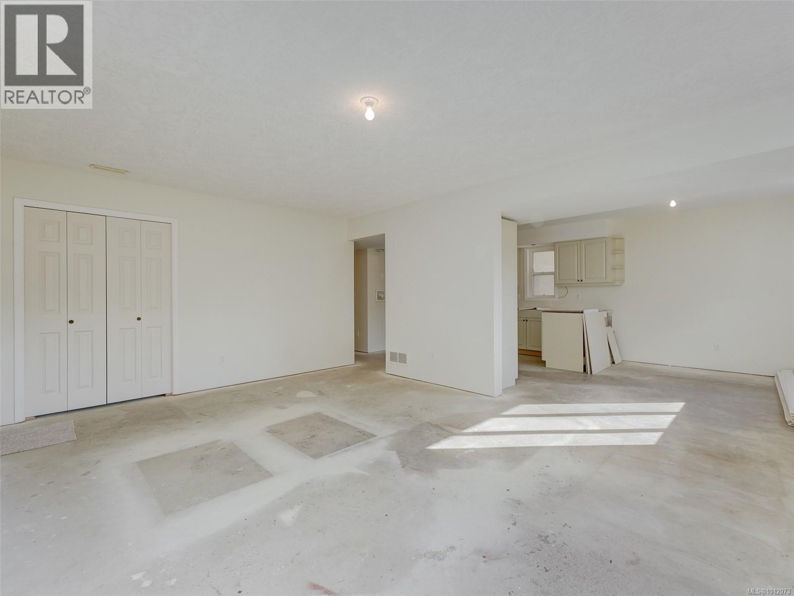  877 Beckwith Avenue, Saanich