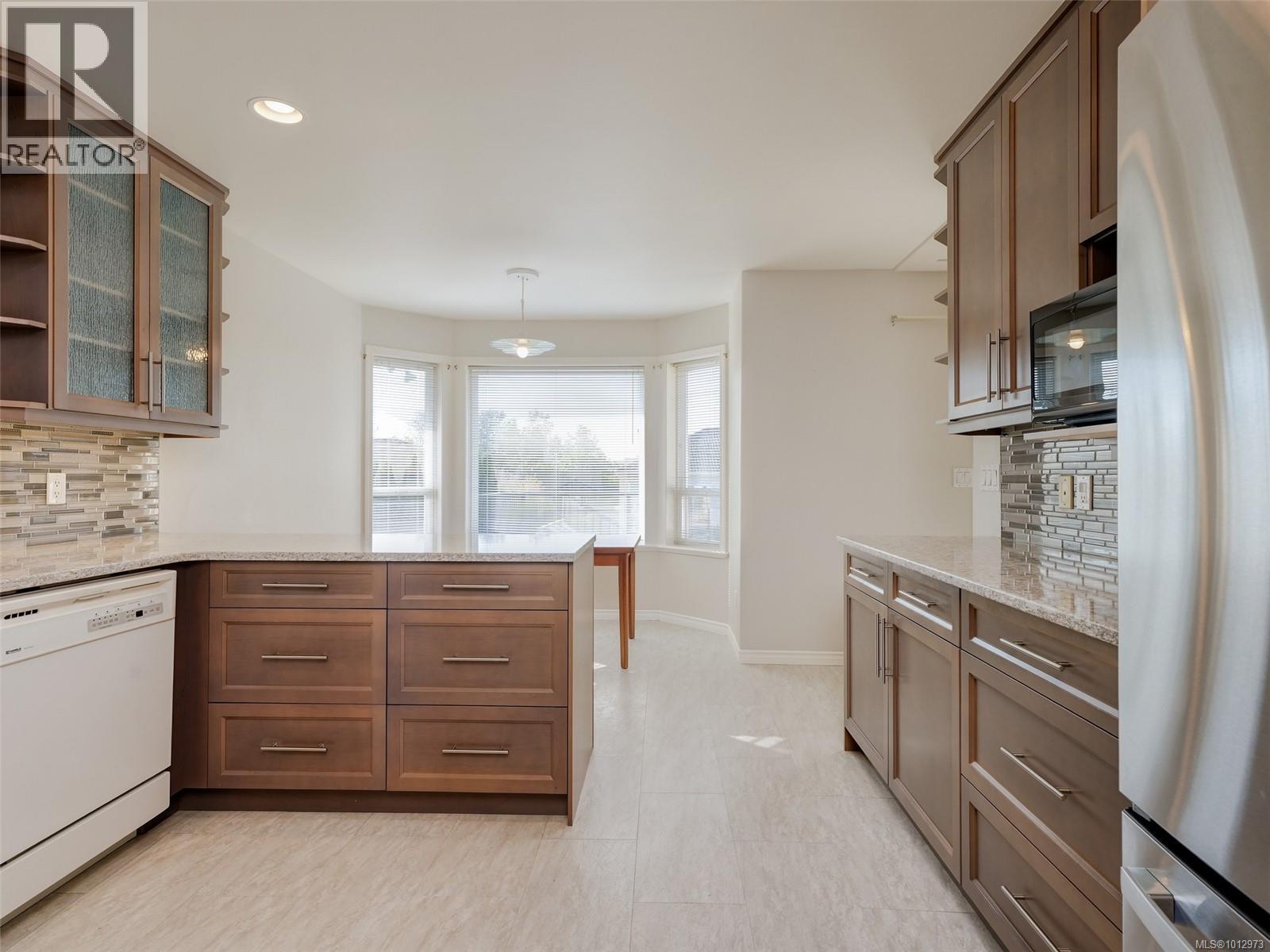  877 Beckwith Avenue, Saanich