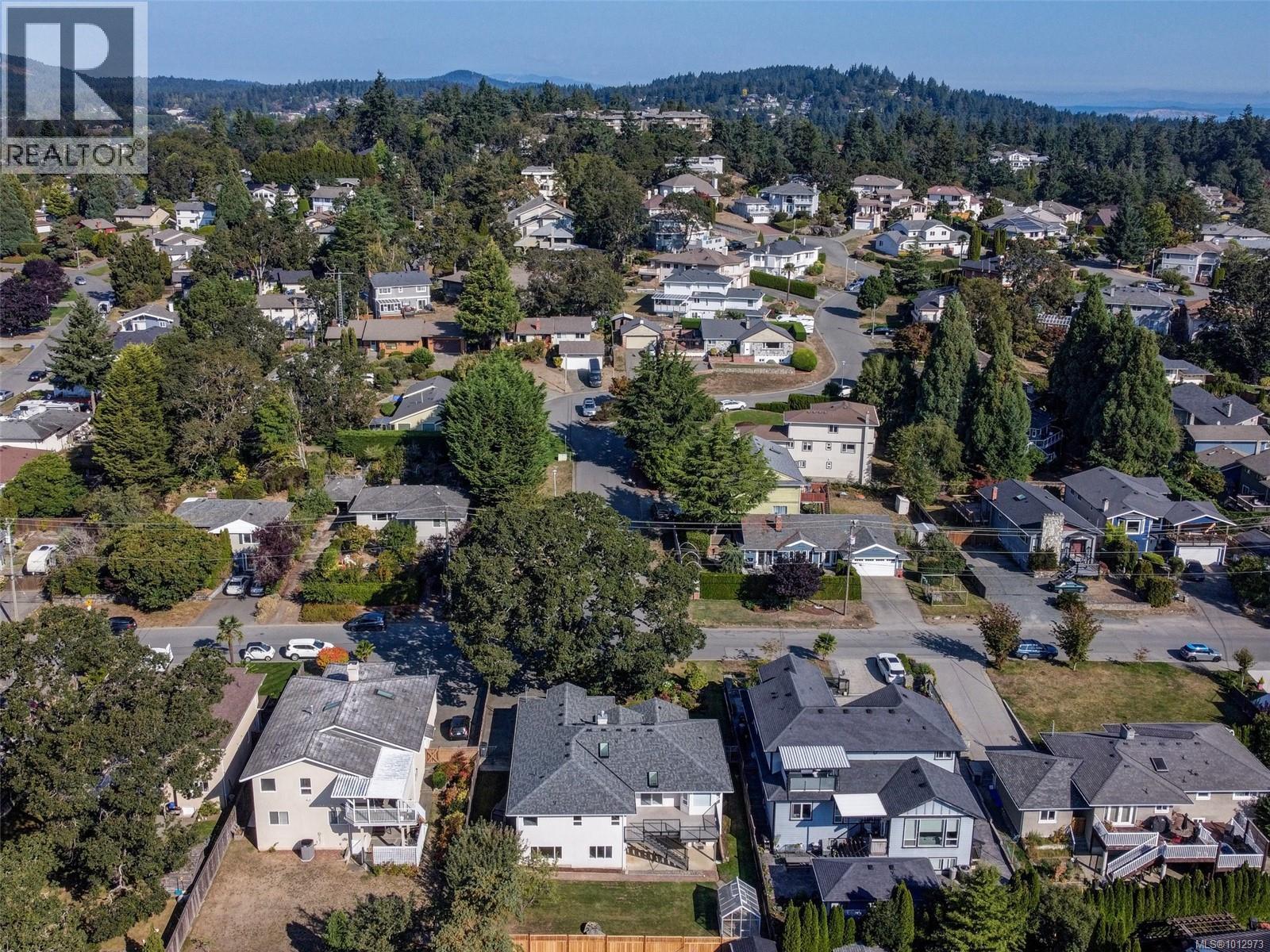  877 Beckwith Avenue, Saanich