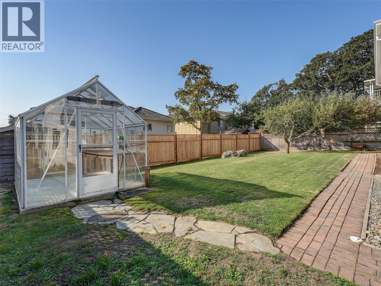  877 Beckwith Avenue, Saanich