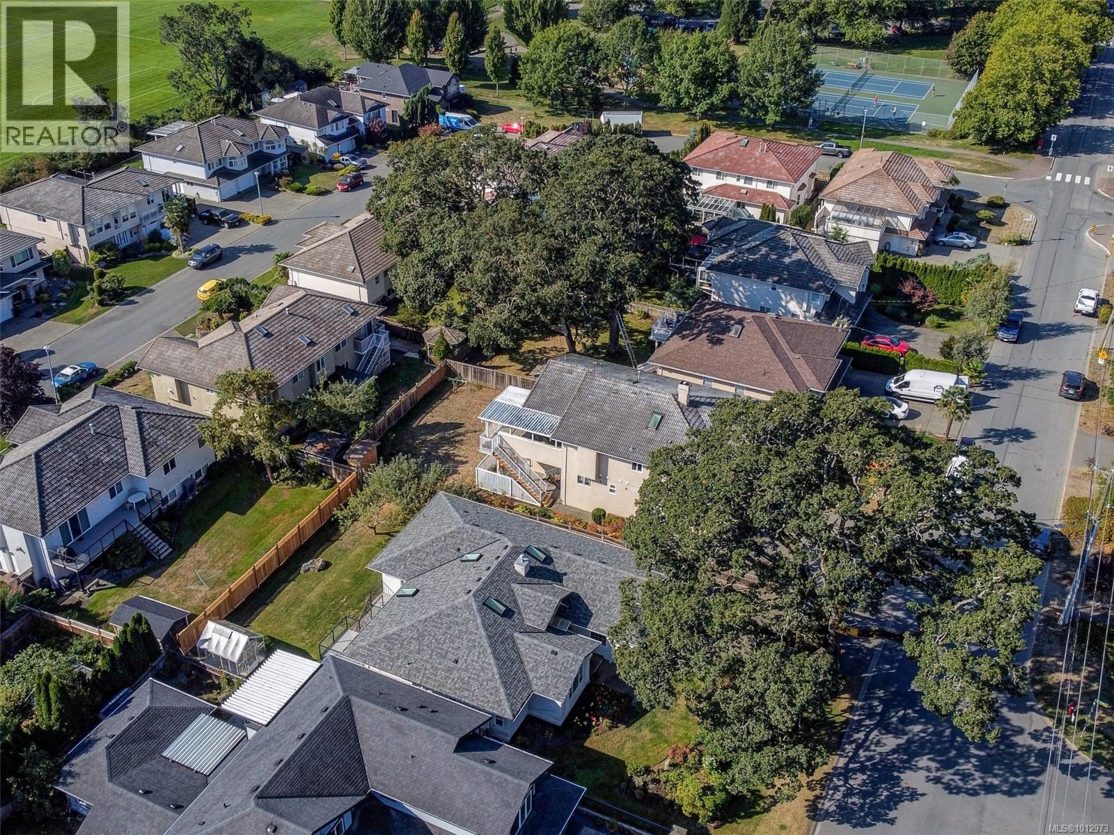  877 Beckwith Avenue, Saanich
